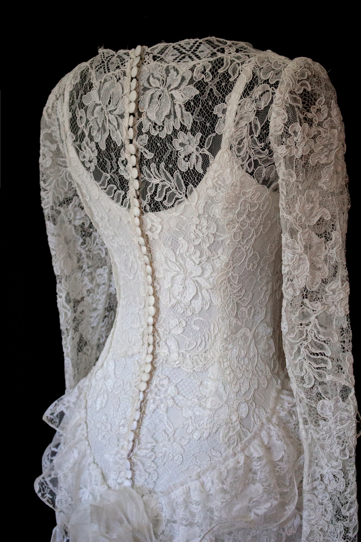 1980s Vintage Macramé Lace Sheath Wedding Dress | Full Train Gown - 377