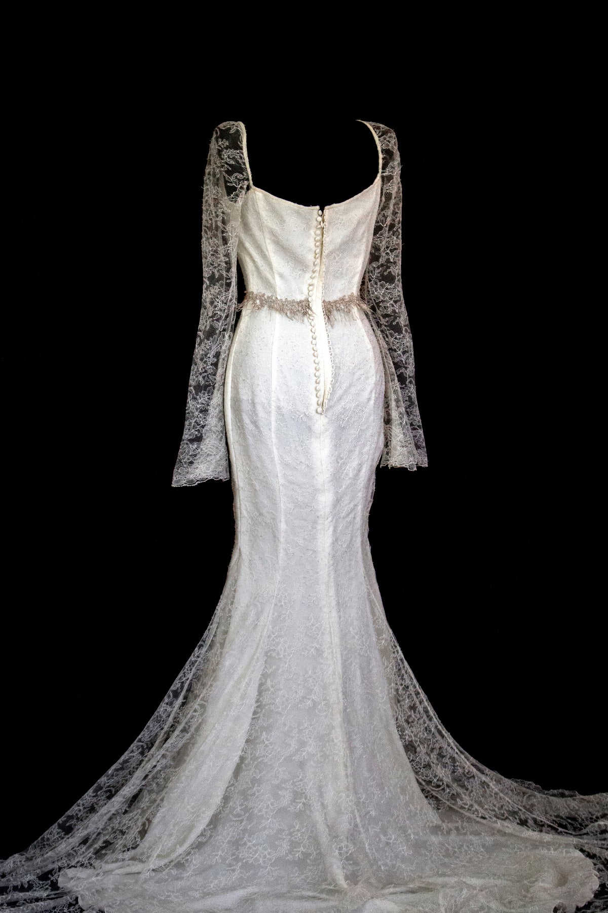 Vintage Chantilly Lace Mermaid Wedding Dress | Full Train Gown - 379