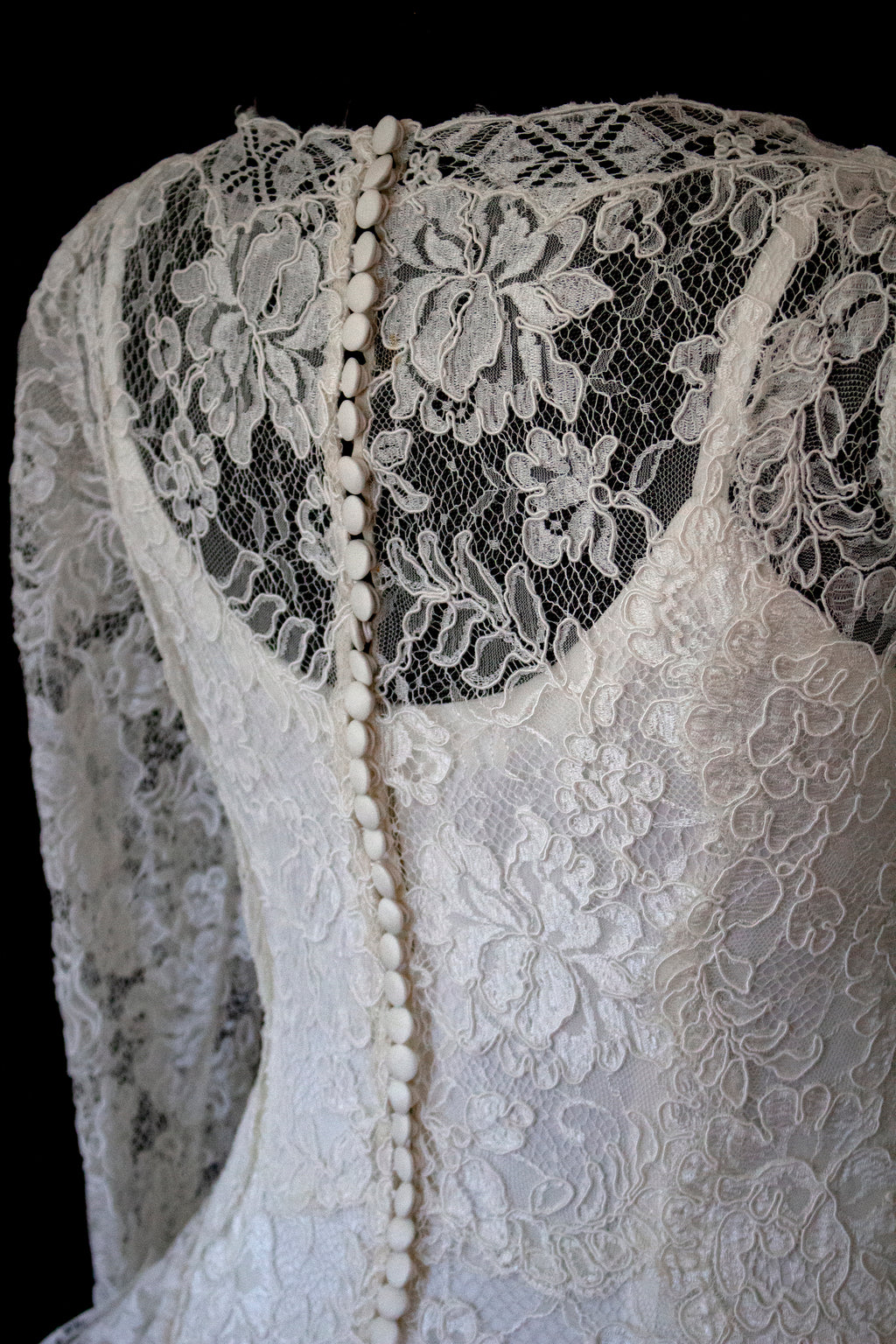 1980s Vintage Macramé Lace Sheath Wedding Dress | Full Train Gown - 377