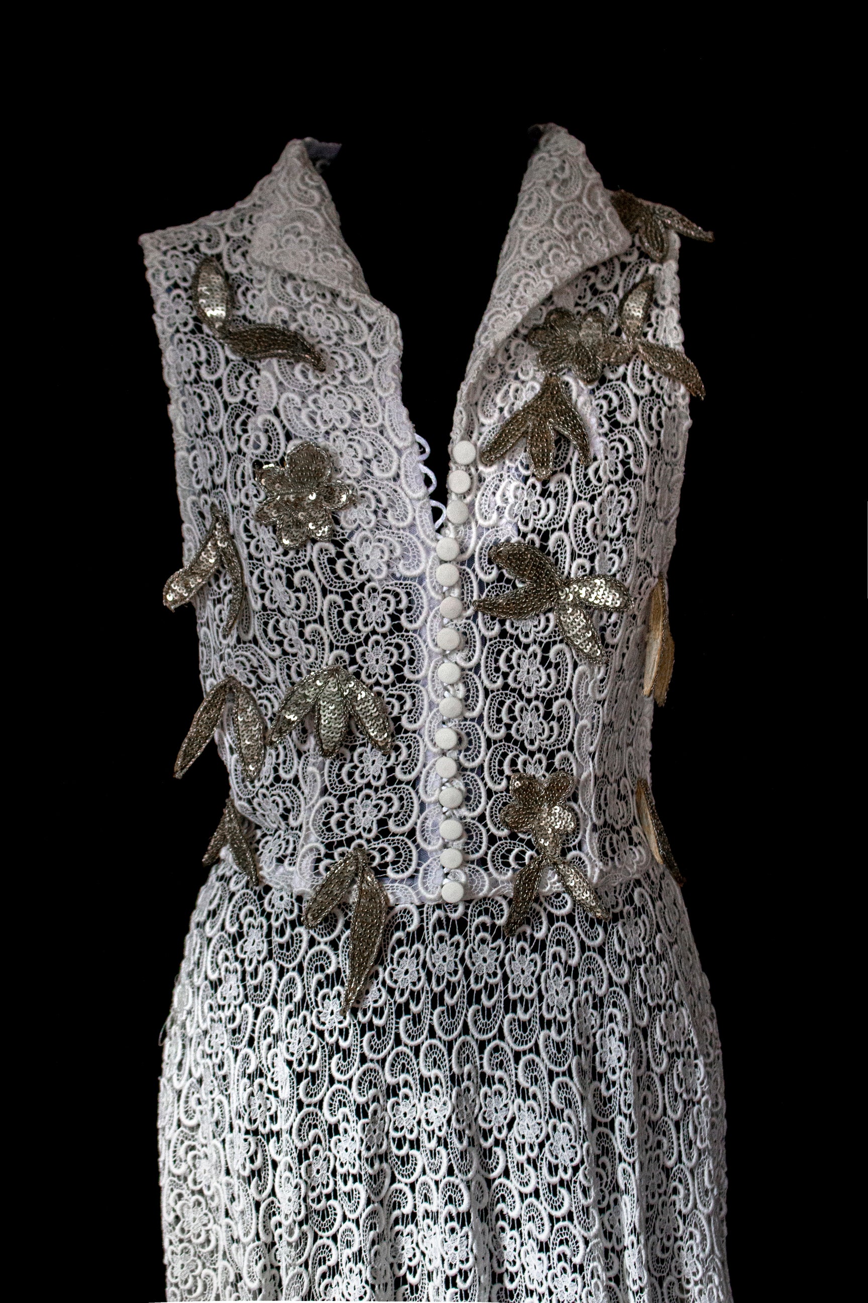 265 - RARE BOHO VINTAGE MACRAMÉ LACE SHIRT-DRESS: SOPHISTICATED CHEMISIER BRIDAL GOWN WITH SILVER SEQUINS - Vague atelier