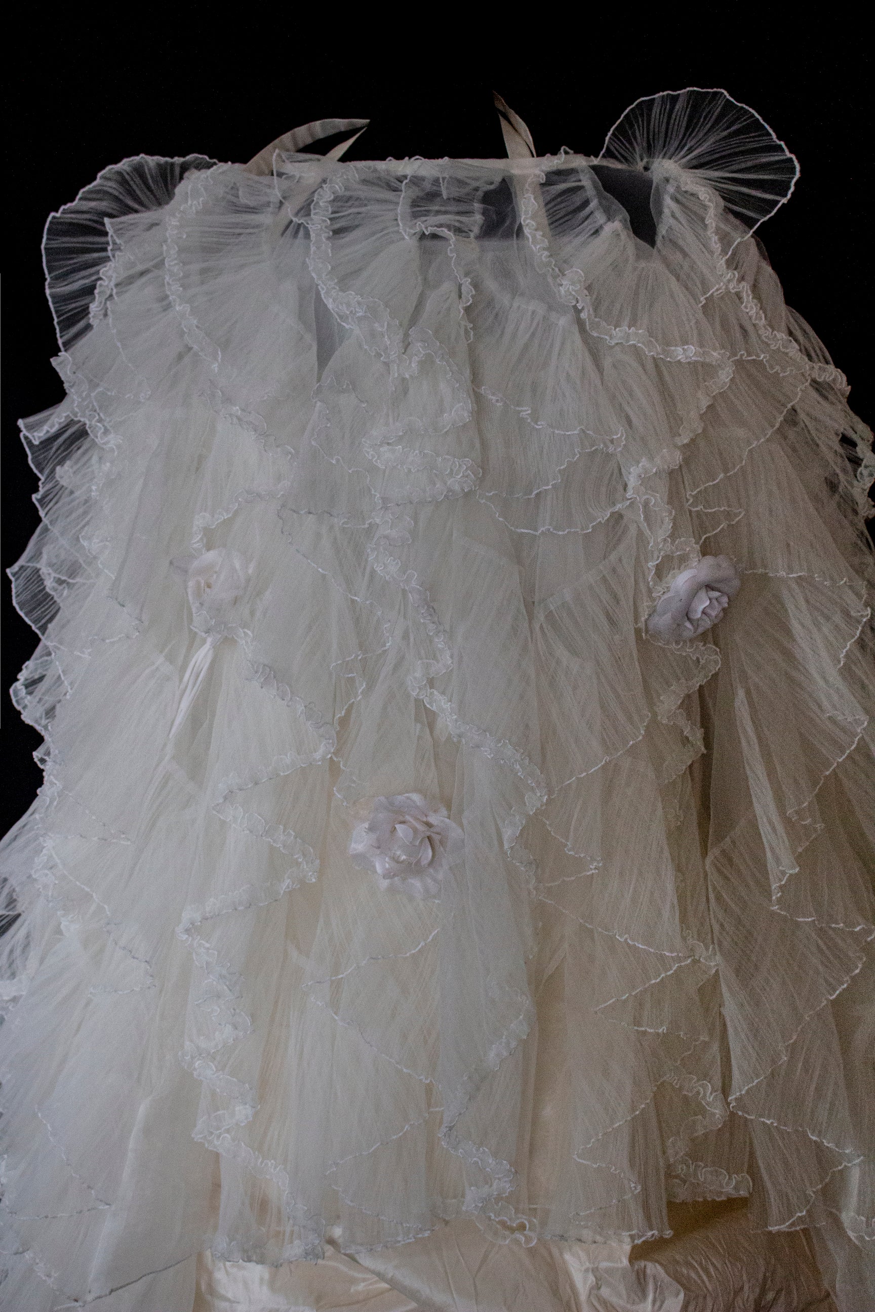 335 - ROMANTIC CREAM SILK TAFFETA VINTAGE WEDDING DRESS: UNIQUE 3-PIECE BALL GOWN WITH RUFFLED CLOUD CAPE - Vague atelier