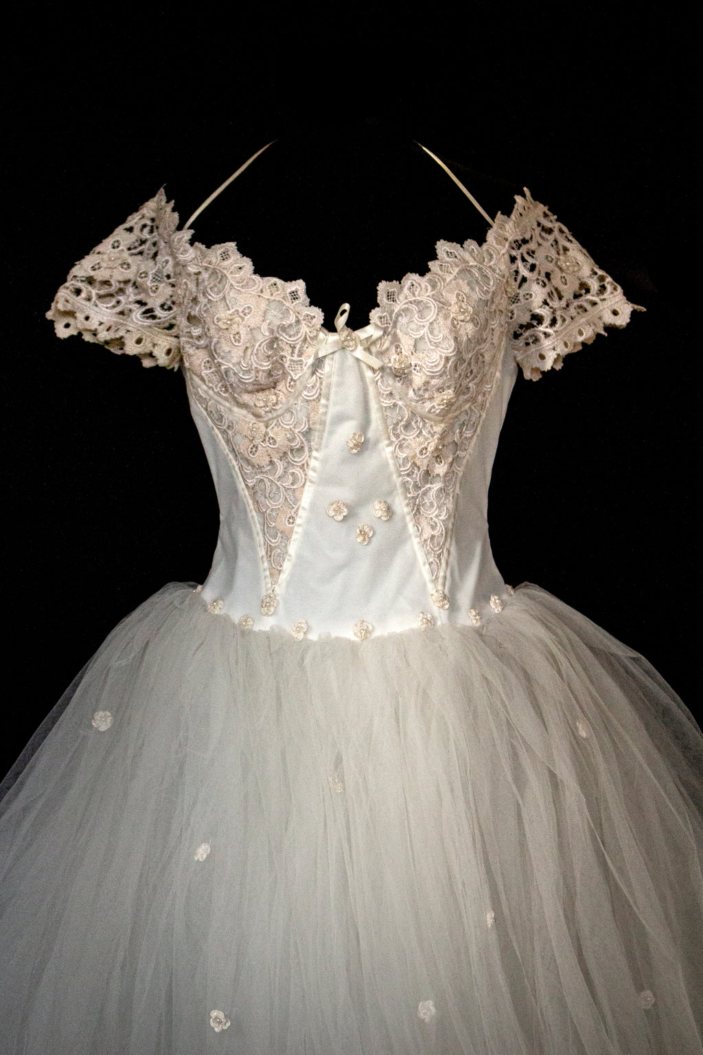 250 - MAJESTIC VINTAGE PRINCESS BALL GOWN: VOLUMINOUS TULLE & MACRAMÉ WITH 3D FLORAL EMBROIDERY