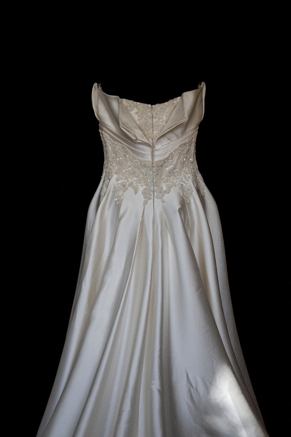 316 - STRAPLESS SILK MIKADO WEDDING DRESS: STRUCTURED A-LINE GOWN WITH HEART NECKLINE & TRAIN - Vague atelier