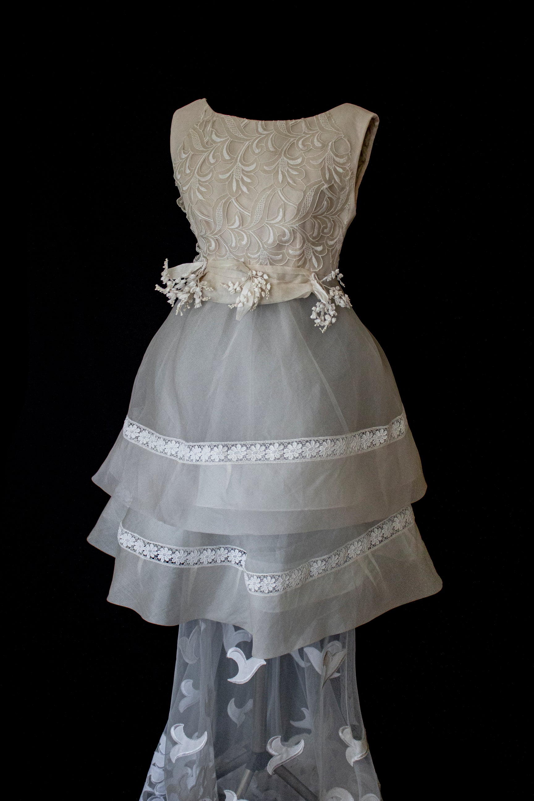 315 - UNIQUE MULTILAYER FLORAL BRIDAL GOWN: 1940S PEPLUM & UPCYCLED MULTI-ERA VINTAGE LACE DRESS - Vague atelier