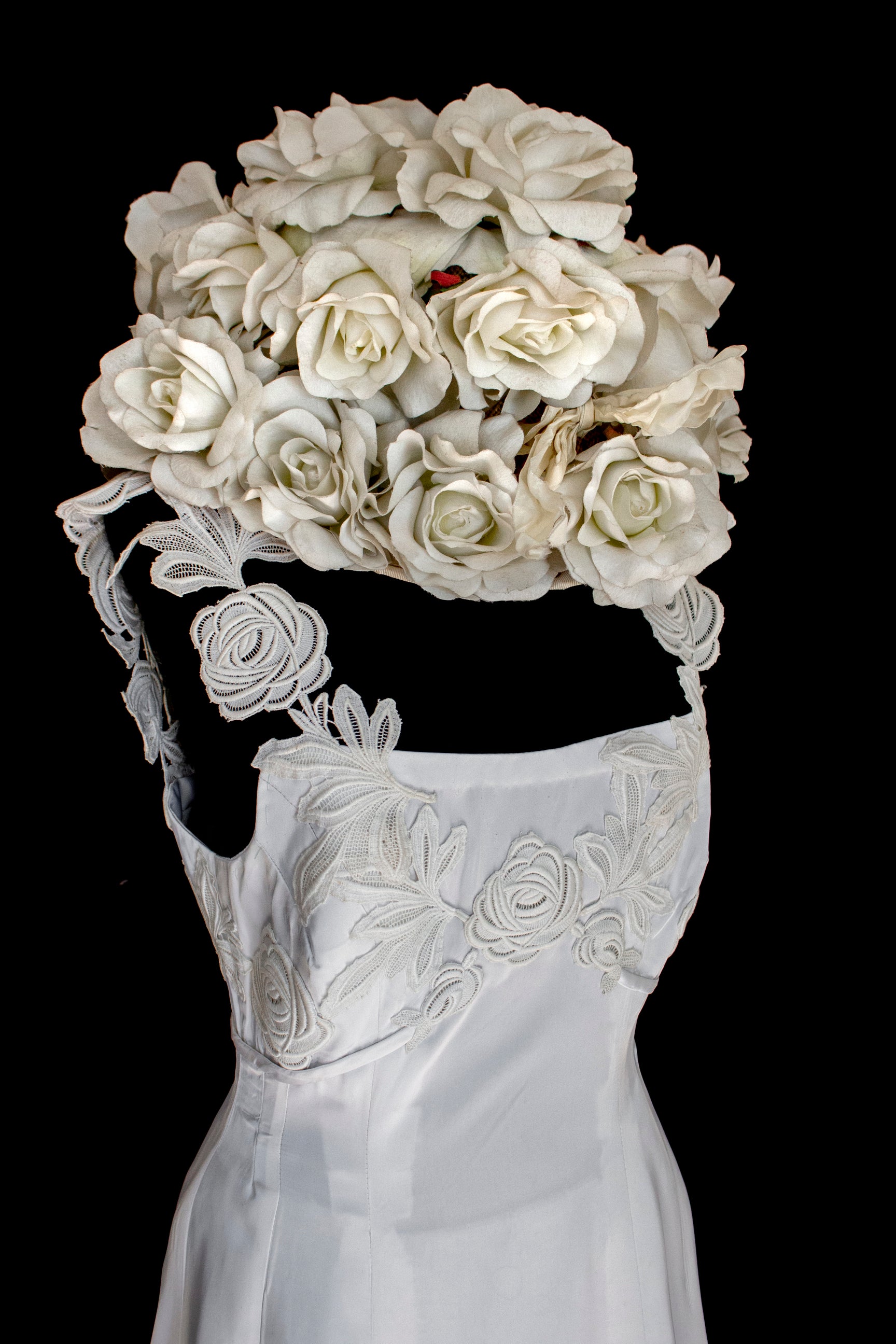 252 - ICONIC 1960S EMPIRE BRIDAL SET: ICE SATIN GOWN & STRAW BUCKET HAT WITH MAXI ROSES