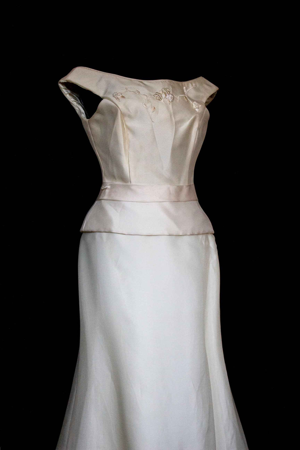 275 - MINIMALIST ELEGANT VINTAGE SILK ORGANZA BRIDAL SET: BATEAU TOP & A-LINE SKIRT WITH BACK BOW