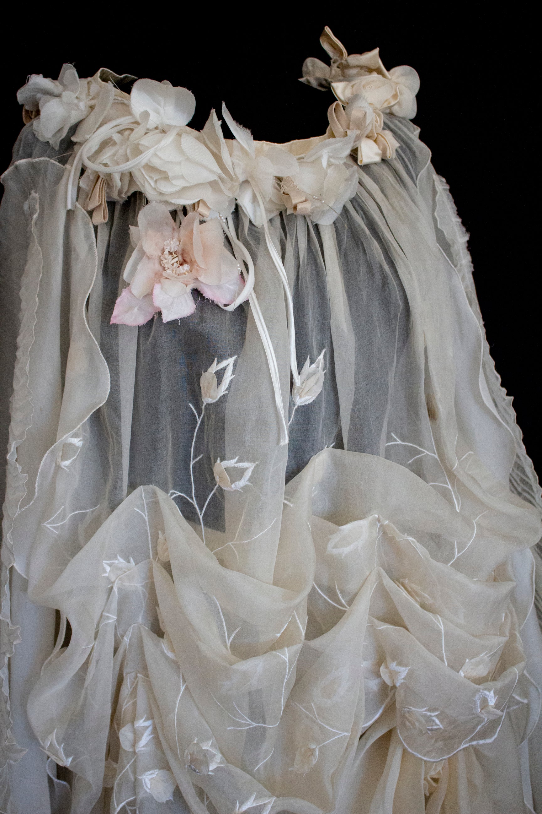 323 - BUCOLIC SILK ORGANDIE WEDDING SET: VINTAGE BUTTERFLY CAPE & DRAPED SKIRT - Vague atelier