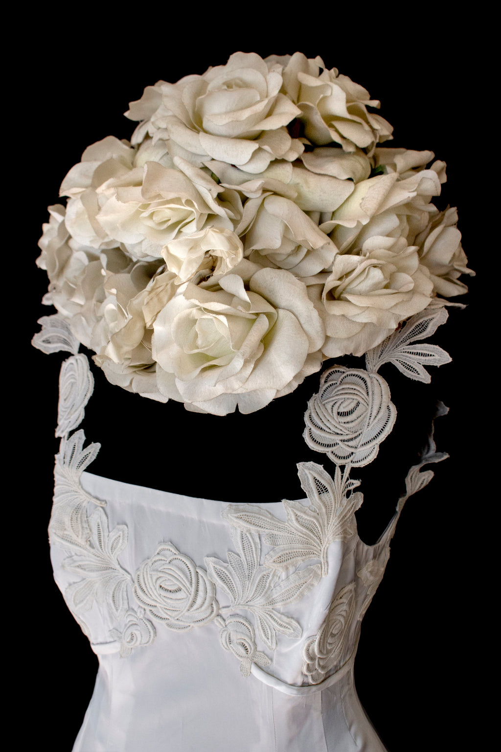 252 - ICONIC 1960S EMPIRE BRIDAL SET: ICE SATIN GOWN & STRAW BUCKET HAT WITH MAXI ROSES