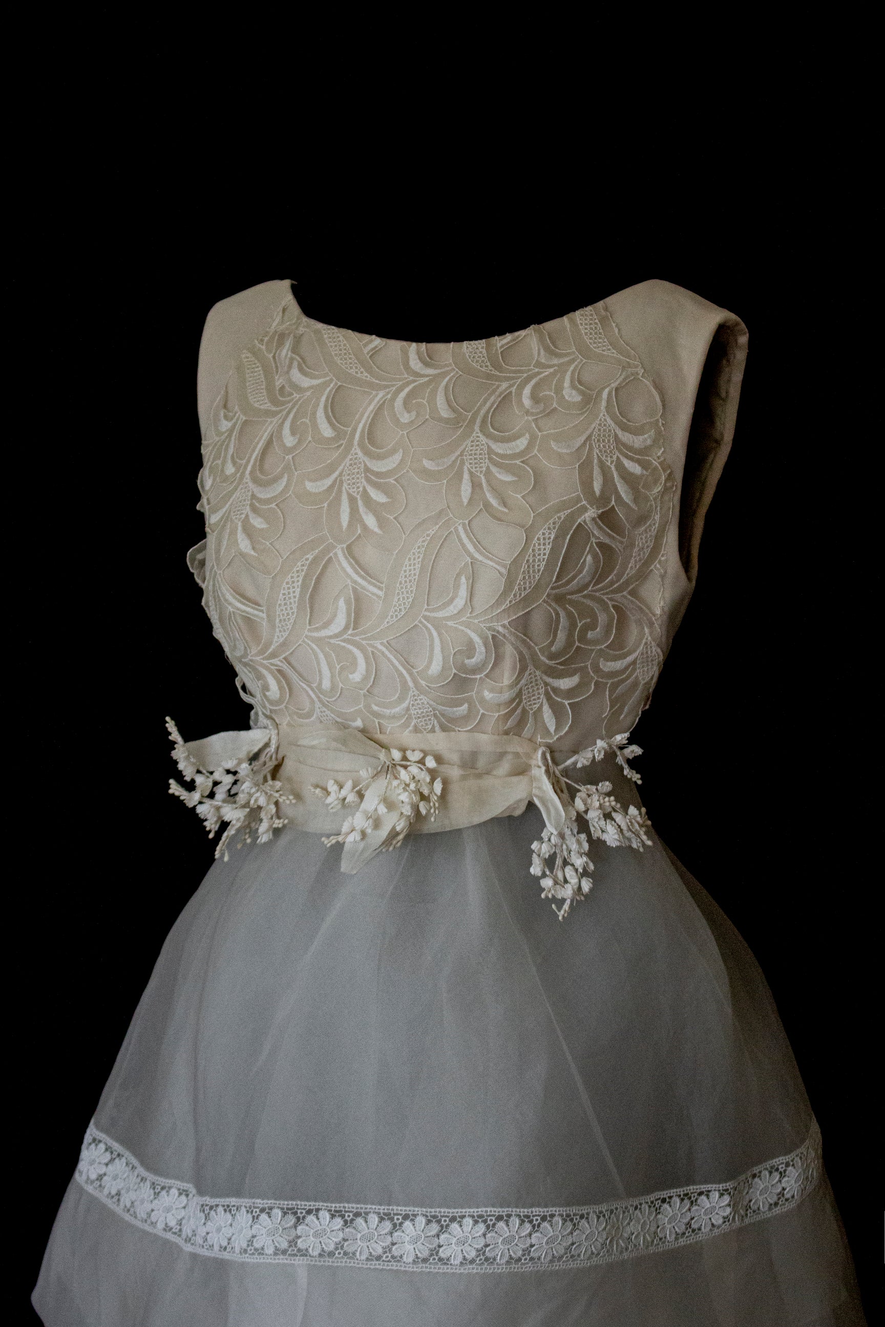 315 - UNIQUE MULTILAYER FLORAL BRIDAL GOWN: 1940S PEPLUM & UPCYCLED MULTI-ERA VINTAGE LACE DRESS - Vague atelier