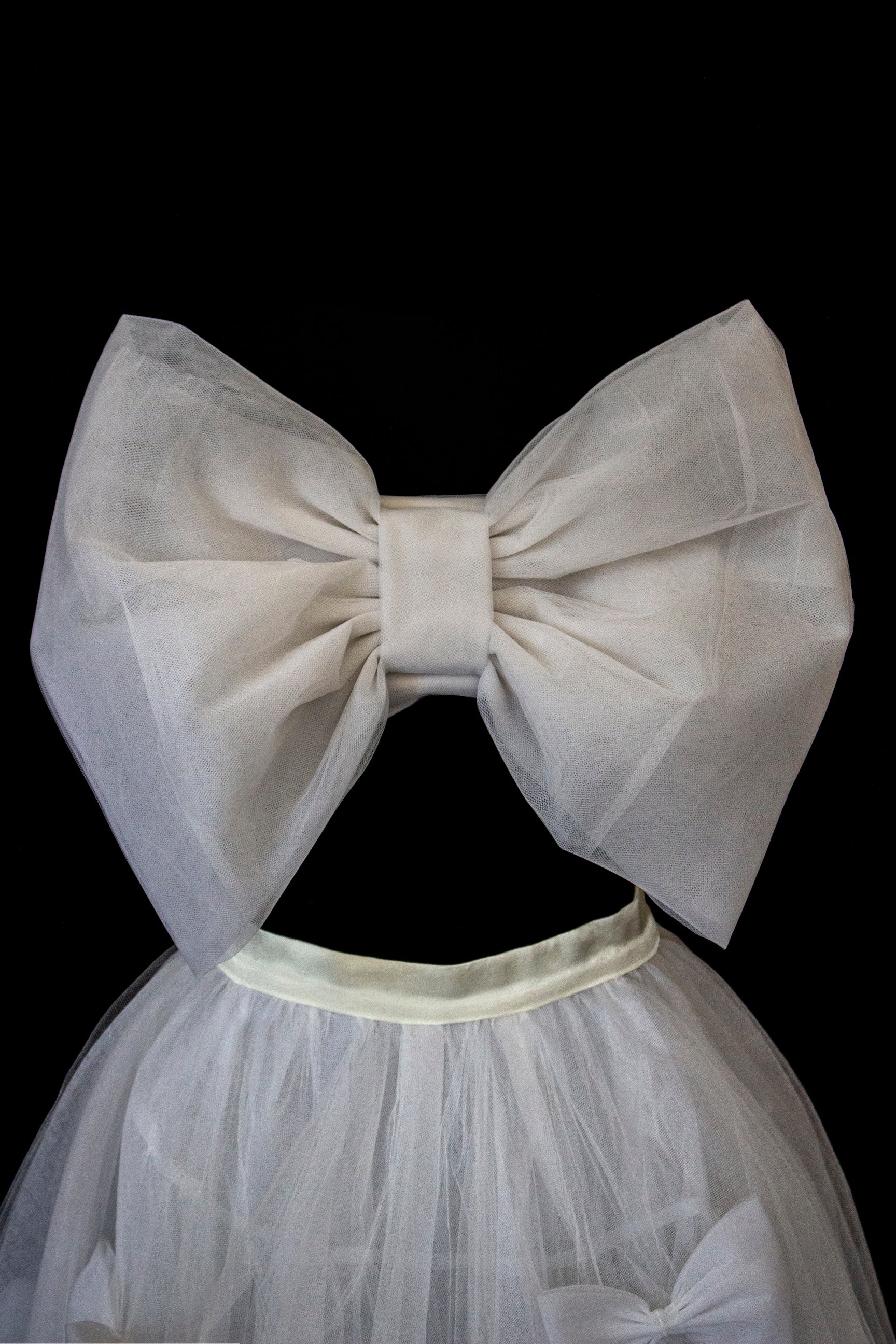 236 - VINTAGE TWO-PIECE TULLE WEDDING DRESS: CROP TOP WITH MAXI BOW & BIG BALL GOWN SKIRT - WHITE 90s STYLE - Vague atelier