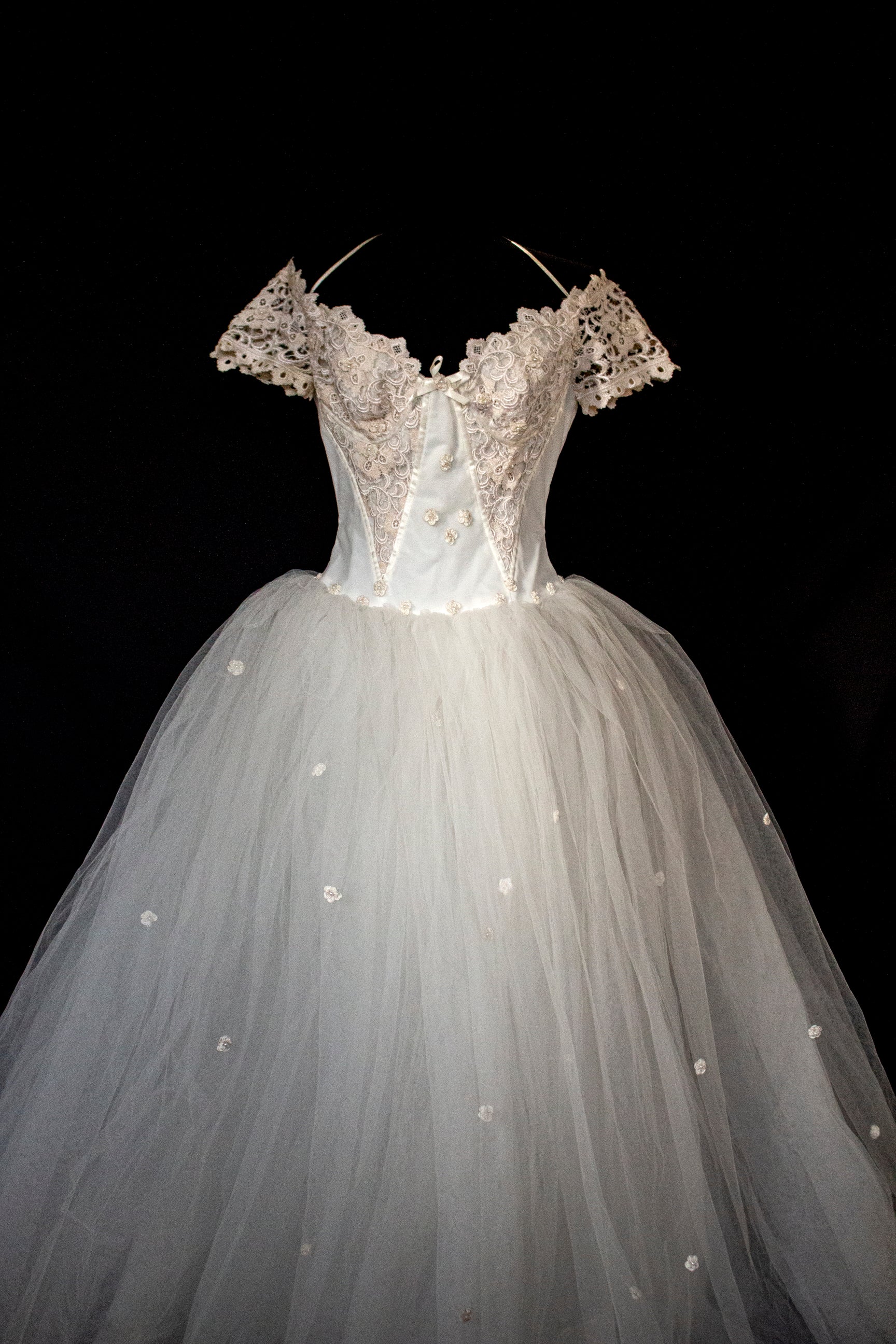 250 - MAJESTIC VINTAGE PRINCESS BALL GOWN: VOLUMINOUS TULLE & MACRAMÉ WITH 3D FLORAL EMBROIDERY