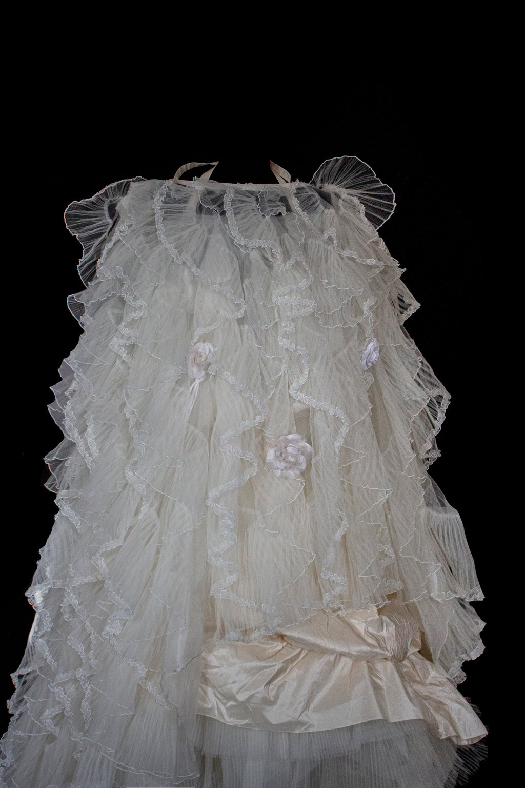 335 - ROMANTIC CREAM SILK TAFFETA VINTAGE WEDDING DRESS: UNIQUE 3-PIECE BALL GOWN WITH RUFFLED CLOUD CAPE - Vague atelier
