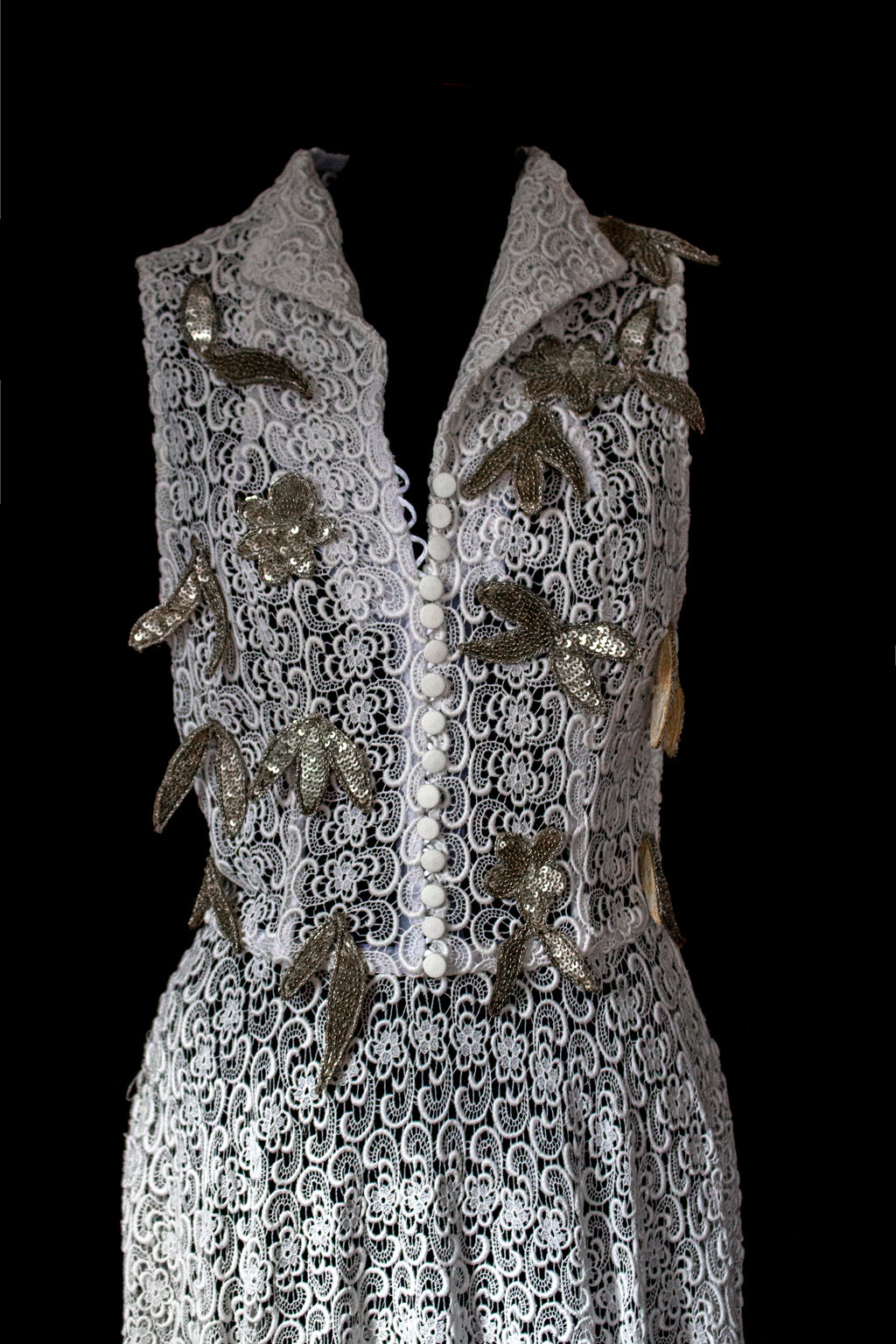 265 - RARE BOHO VINTAGE MACRAMÉ LACE SHIRT-DRESS: SOPHISTICATED CHEMISIER BRIDAL GOWN WITH SILVER SEQUINS - Vague atelier