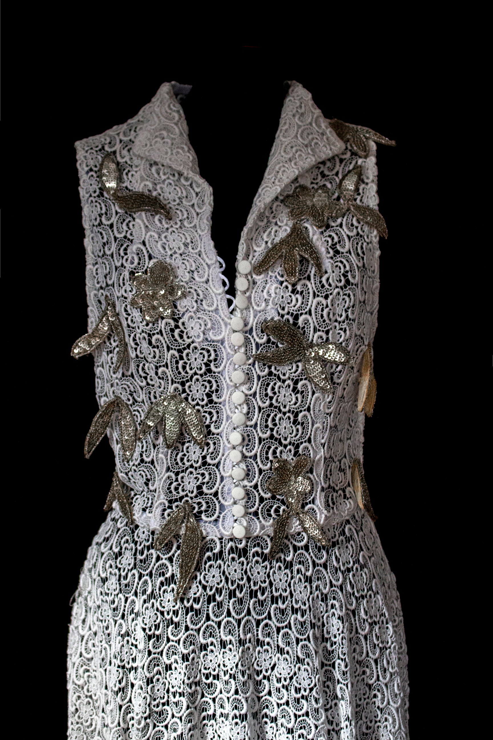 265 - RARE BOHO VINTAGE MACRAMÉ LACE SHIRT-DRESS: SOPHISTICATED CHEMISIER BRIDAL GOWN WITH SILVER SEQUINS - Vague atelier