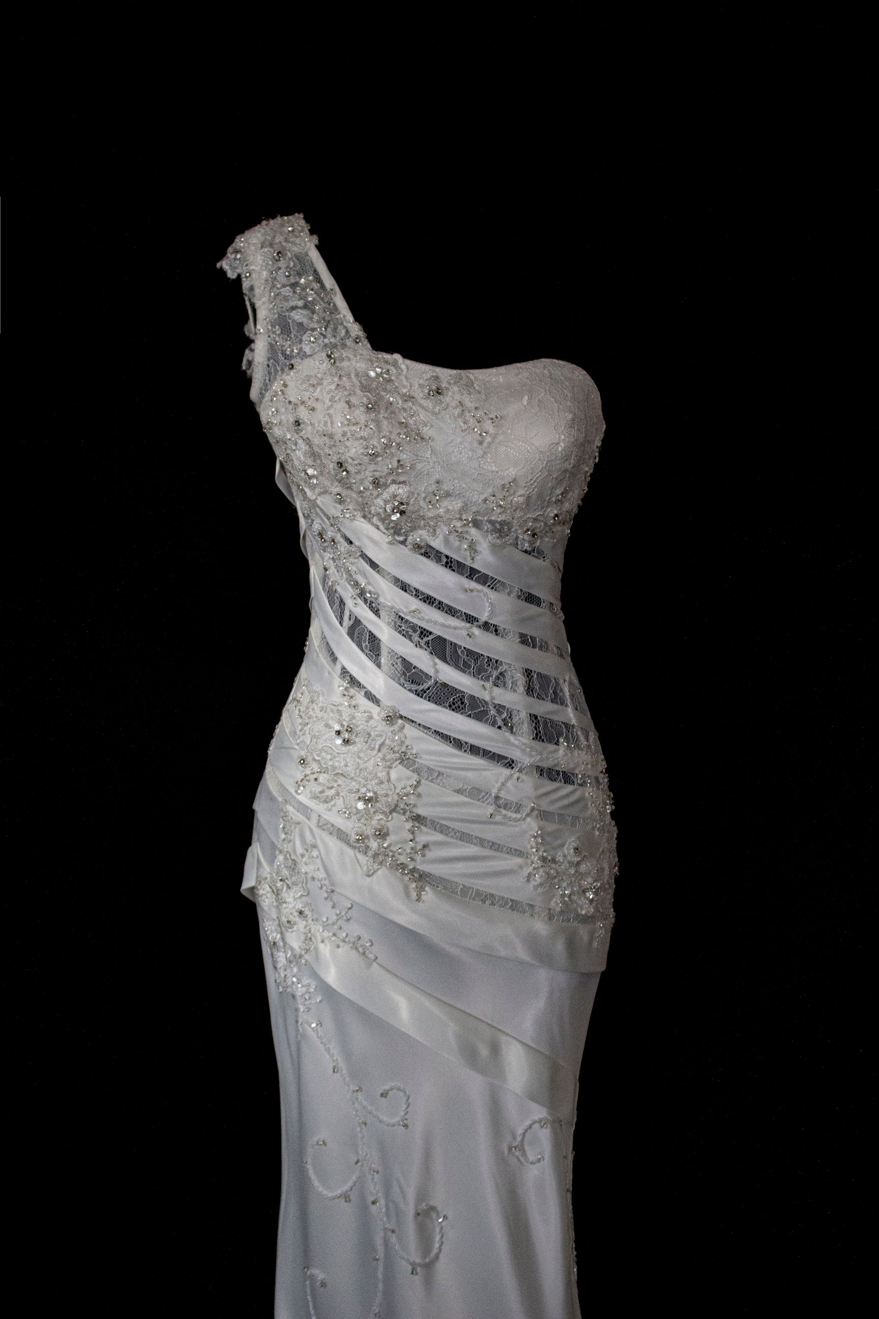 328 - SENSUAL Y2K VINTAGE BRIDAL MERMAID: SHEER ONE-SHOULDER STRETCH SATIN WITH EMBROIDERY - Vague atelier