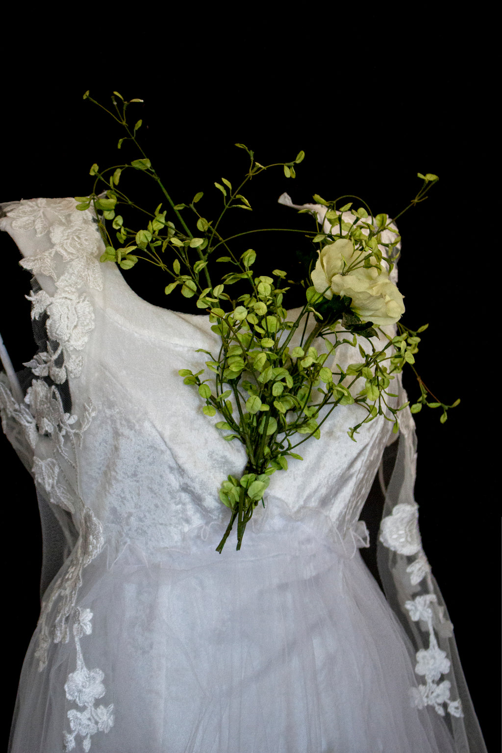 350 - UNIQUE VINTAGE UPCYCLED WEDDING DRESS: PEARL GREY VELVET SHEATH WITH TUTU & MAXI EMBROIDERED BRIDAL CAPE, SPRING BOHO STYLE - Vague atelier
