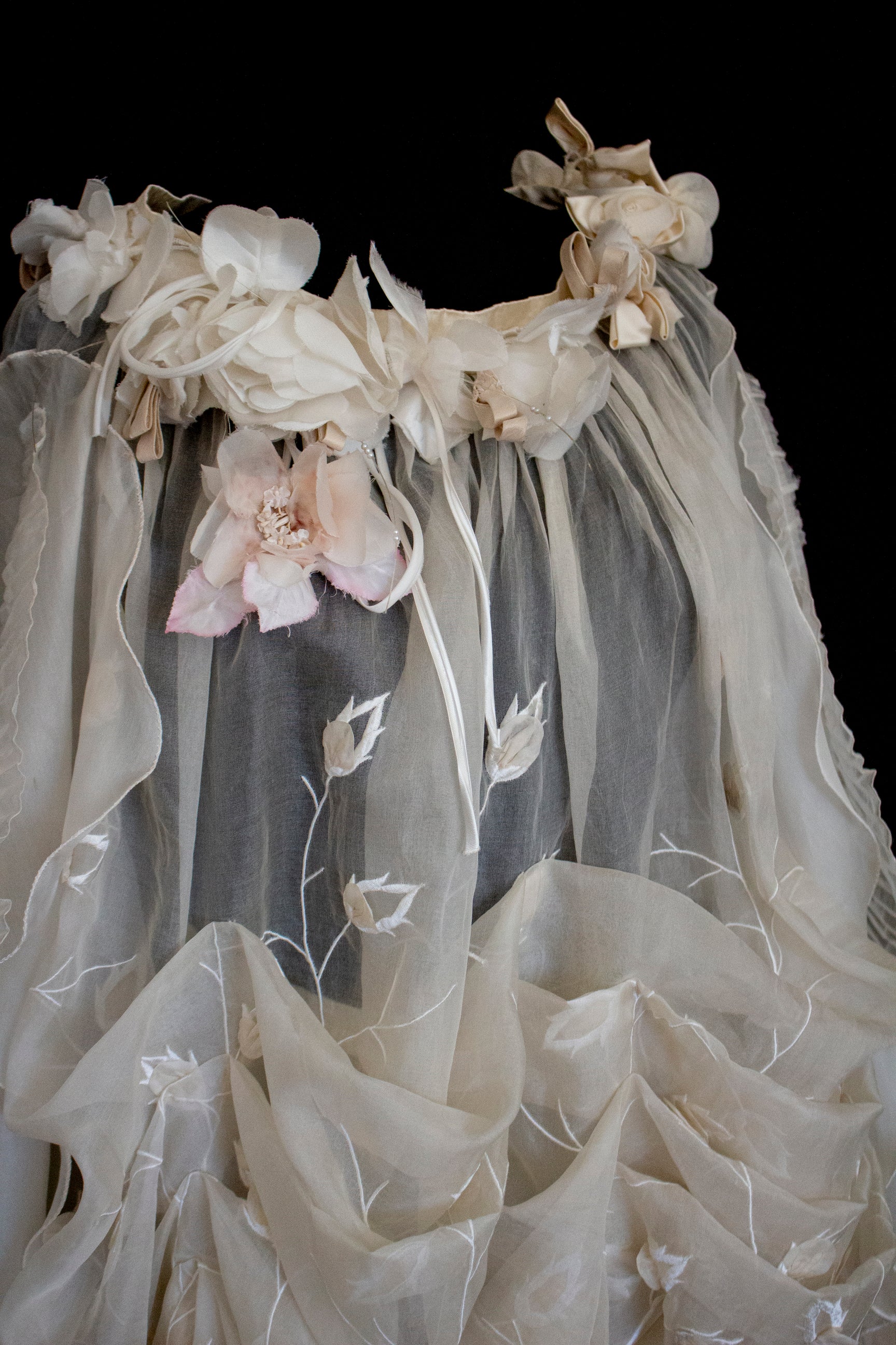 323 - BUCOLIC SILK ORGANDIE WEDDING SET: VINTAGE BUTTERFLY CAPE & DRAPED SKIRT - Vague atelier