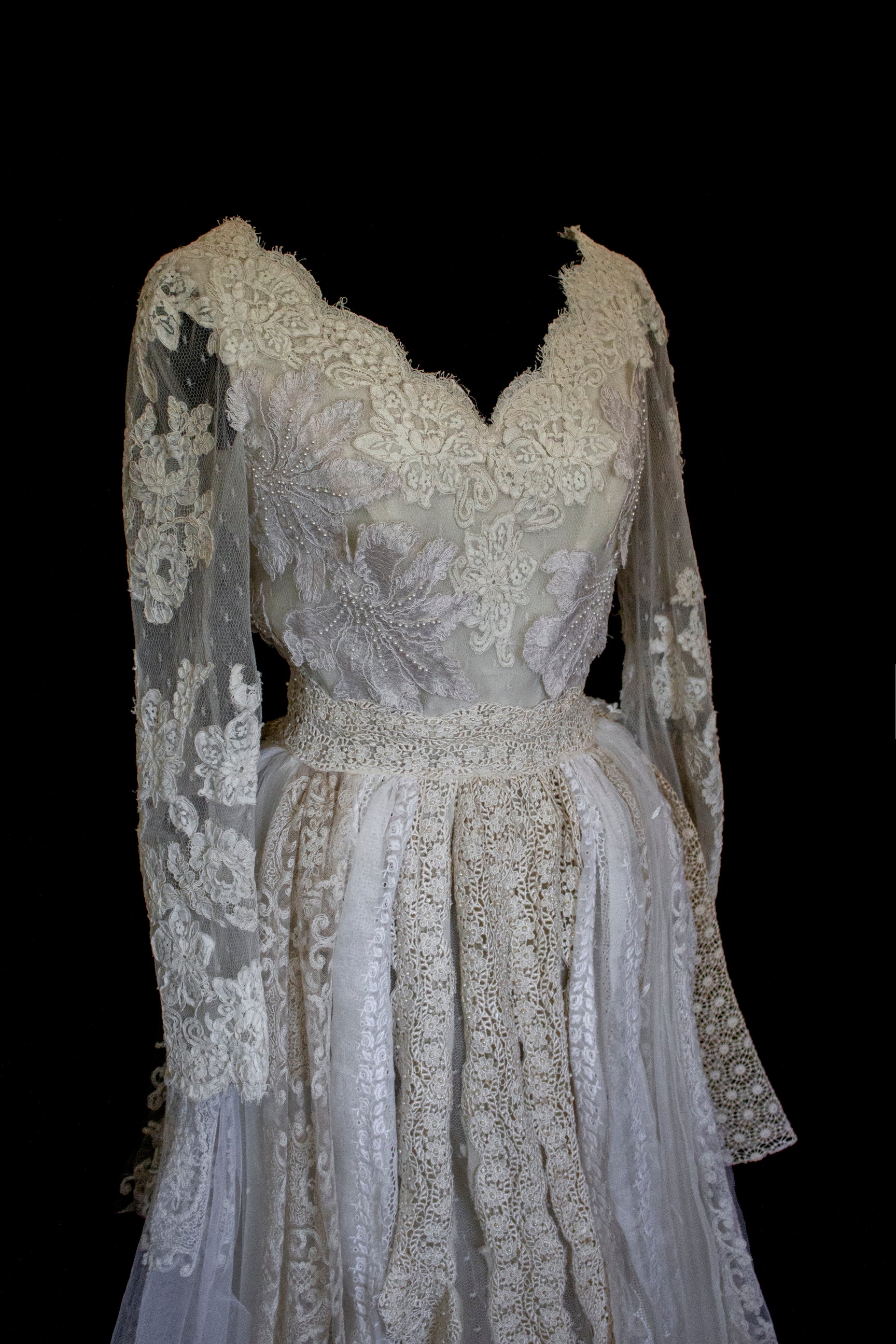 356 - VINTAGE 90s UPCYCLED LACE WEDDING DRESS: IVORY GOWN WITH POLKA DOT TULLE & ANTIQUE MACRAME DETAILS - Vague atelier