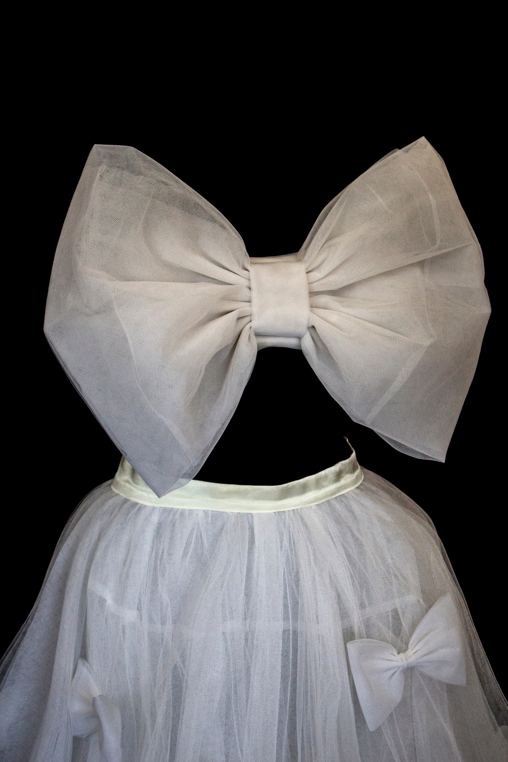 236 - VINTAGE TWO-PIECE TULLE WEDDING DRESS: CROP TOP WITH MAXI BOW & BIG BALL GOWN SKIRT - WHITE 90s STYLE - Vague atelier