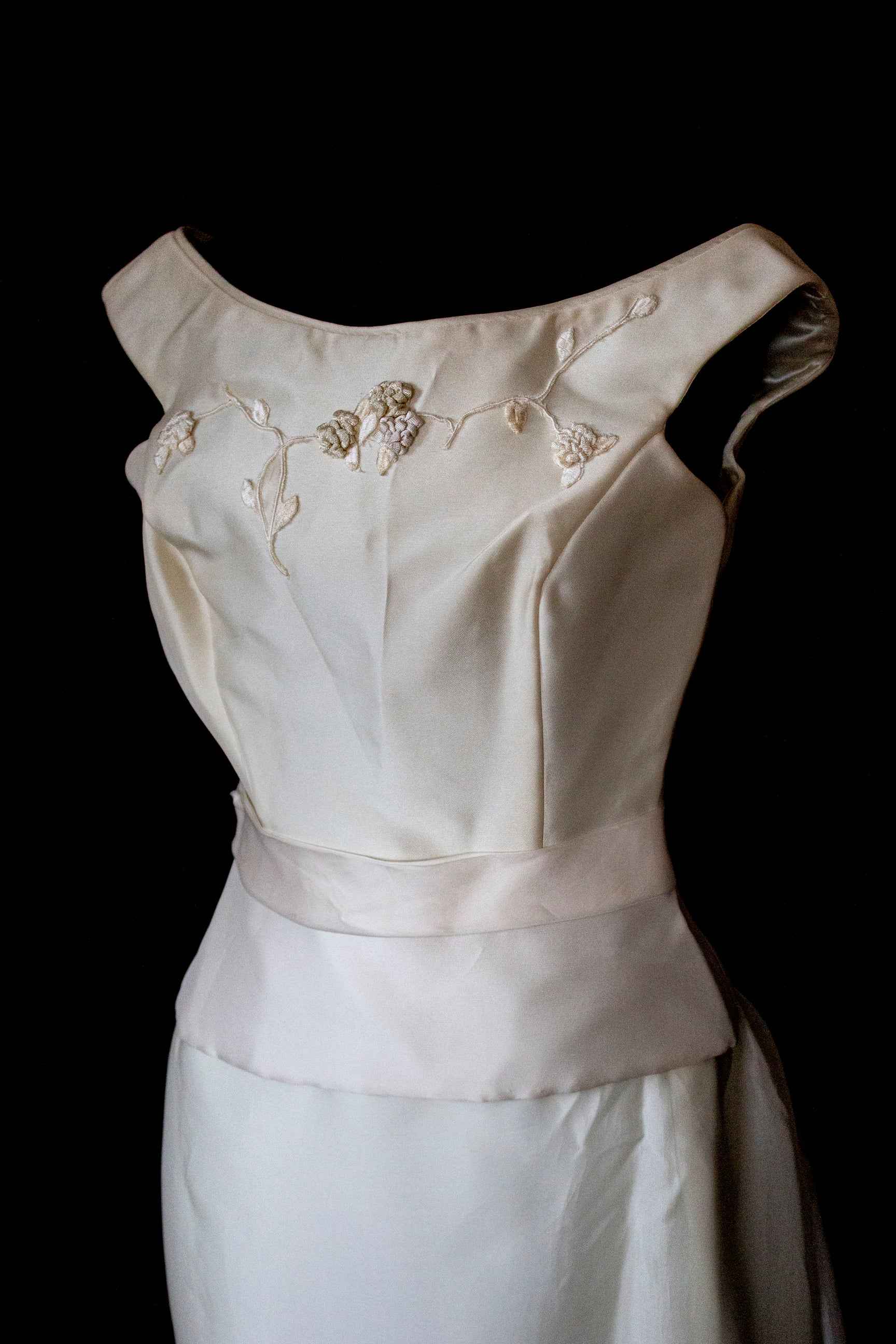 275 - MINIMALIST ELEGANT VINTAGE SILK ORGANZA BRIDAL SET: BATEAU TOP & A-LINE SKIRT WITH BACK BOW