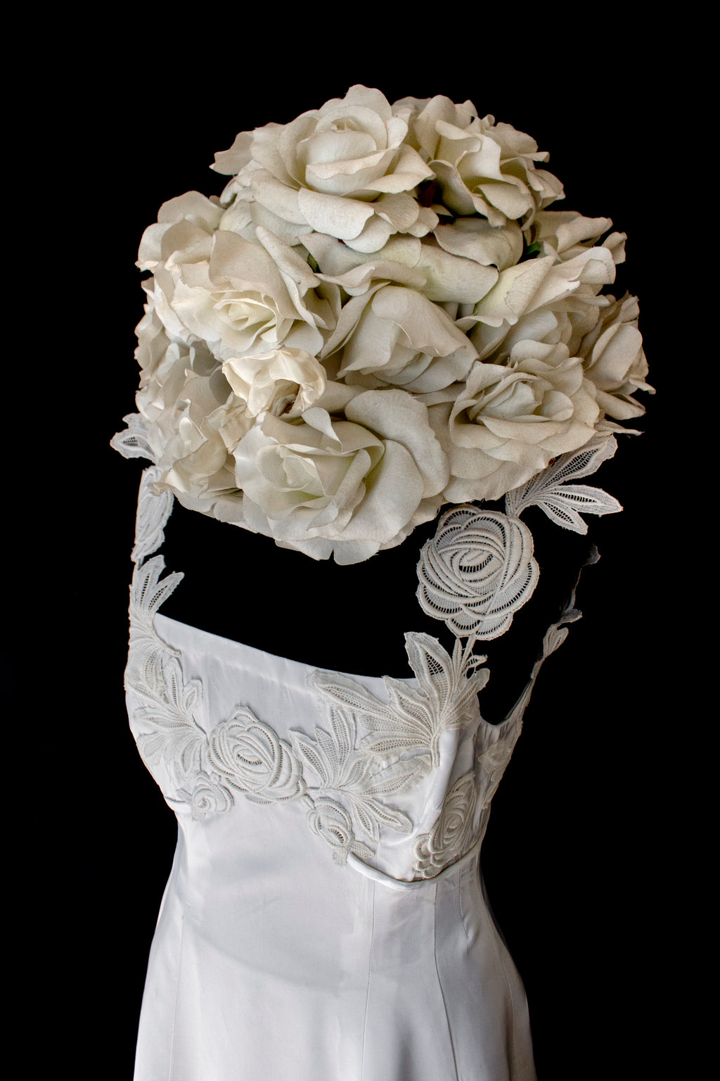 252 - ICONIC 1960S EMPIRE BRIDAL SET: ICE SATIN GOWN & STRAW BUCKET HAT WITH MAXI ROSES