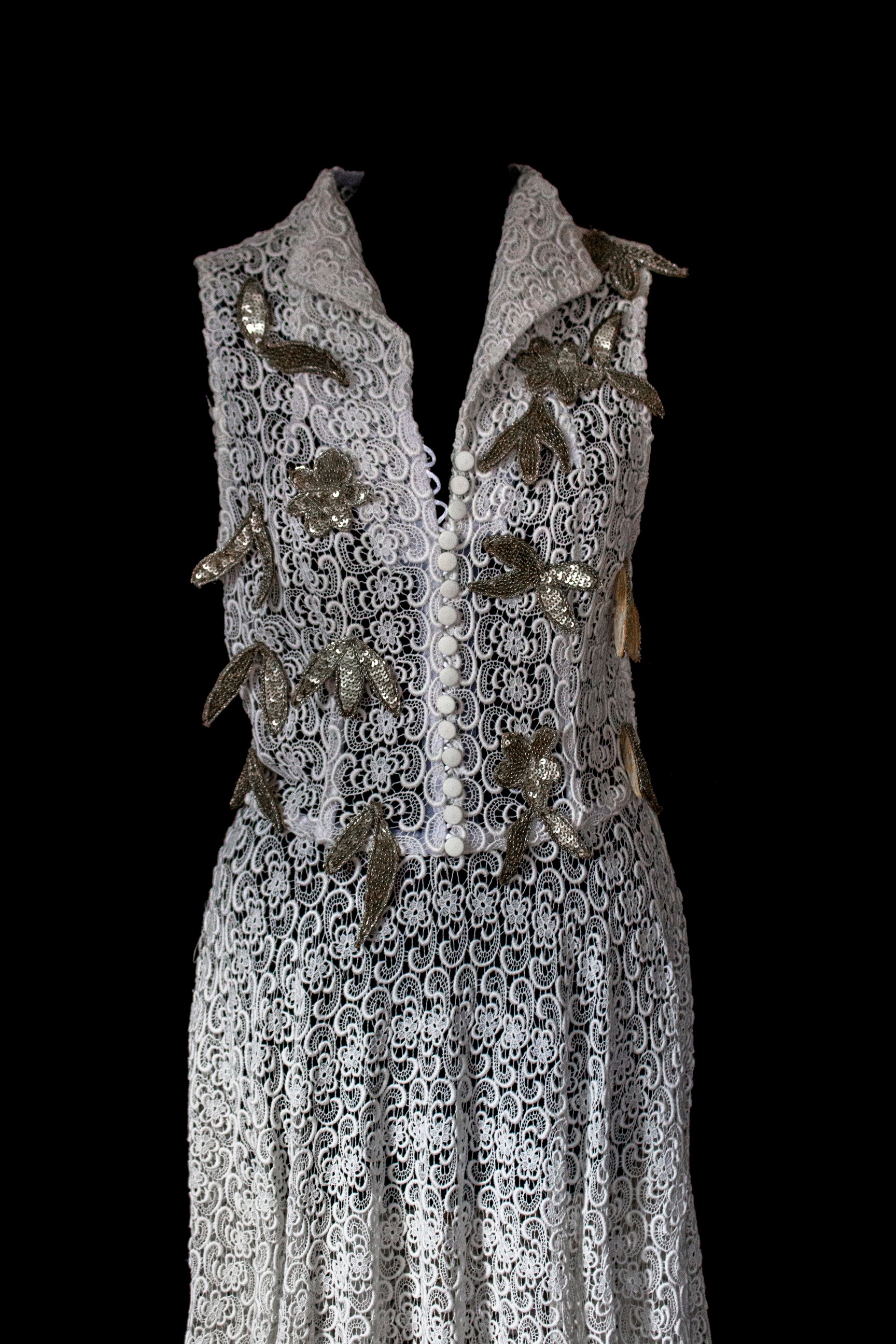 265 - RARE BOHO VINTAGE MACRAMÉ LACE SHIRT-DRESS: SOPHISTICATED CHEMISIER BRIDAL GOWN WITH SILVER SEQUINS - Vague atelier