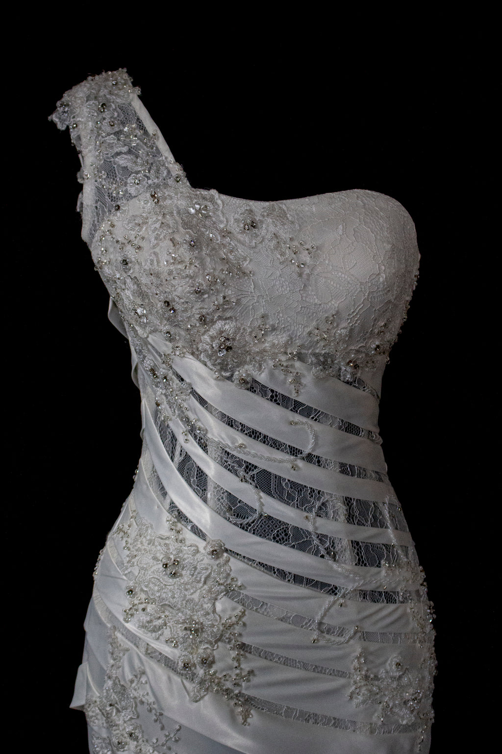 328 - SENSUAL Y2K VINTAGE BRIDAL MERMAID: SHEER ONE-SHOULDER STRETCH SATIN WITH EMBROIDERY - Vague atelier
