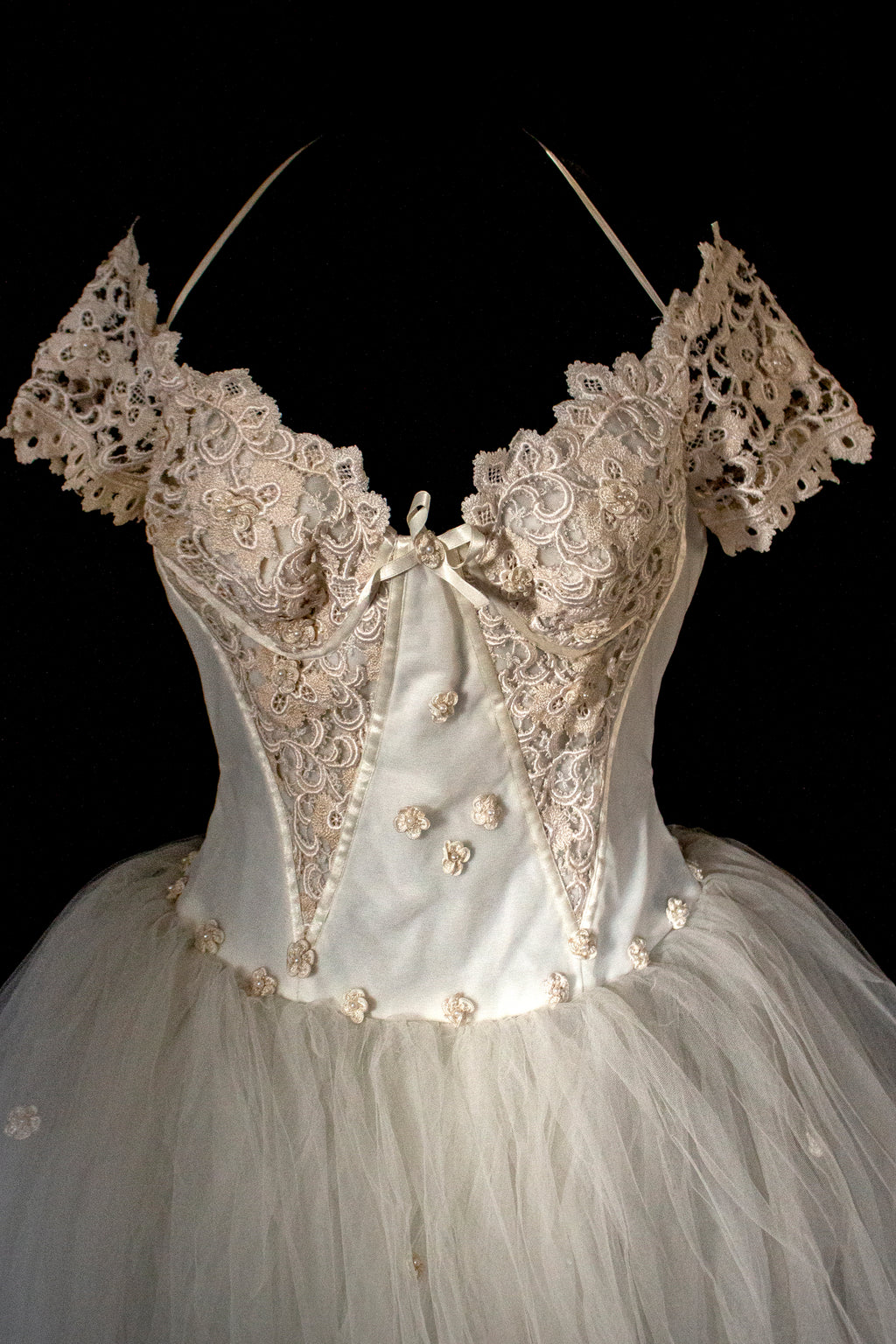250 - MAJESTIC VINTAGE PRINCESS BALL GOWN: VOLUMINOUS TULLE & MACRAMÉ WITH 3D FLORAL EMBROIDERY
