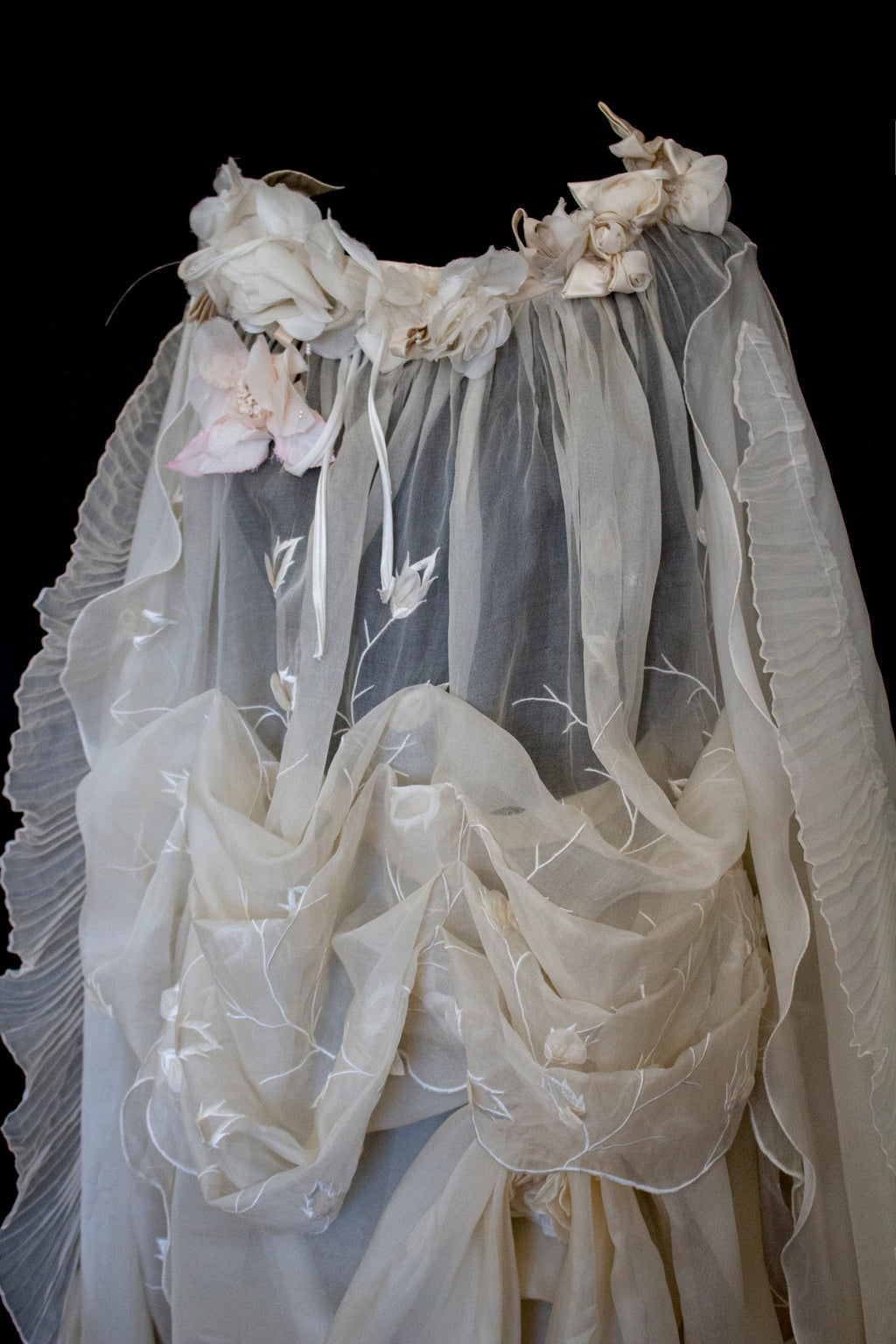 323 - BUCOLIC SILK ORGANDIE WEDDING SET: VINTAGE BUTTERFLY CAPE & DRAPED SKIRT - Vague atelier