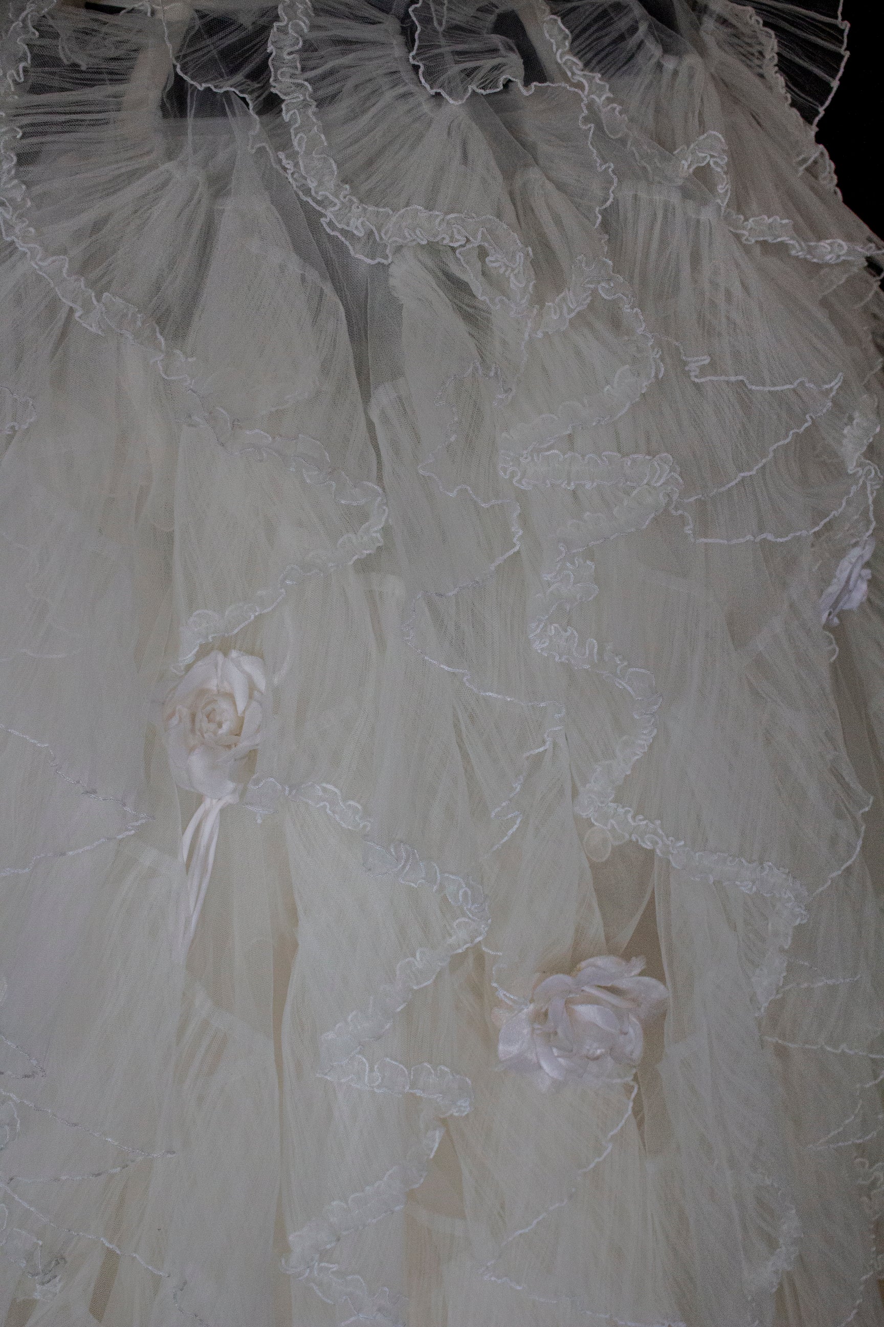 335 - ROMANTIC CREAM SILK TAFFETA VINTAGE WEDDING DRESS: UNIQUE 3-PIECE BALL GOWN WITH RUFFLED CLOUD CAPE - Vague atelier