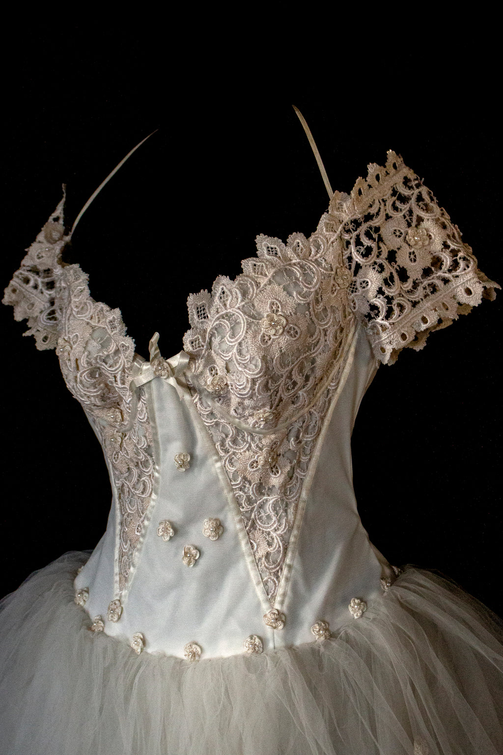 250 - MAJESTIC VINTAGE PRINCESS BALL GOWN: VOLUMINOUS TULLE & MACRAMÉ WITH 3D FLORAL EMBROIDERY