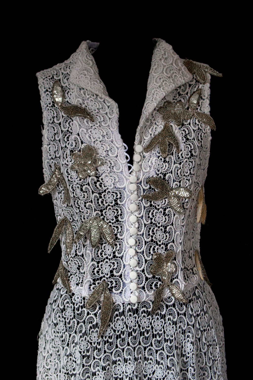 265 - RARE BOHO VINTAGE MACRAMÉ LACE SHIRT-DRESS: SOPHISTICATED CHEMISIER BRIDAL GOWN WITH SILVER SEQUINS - Vague atelier
