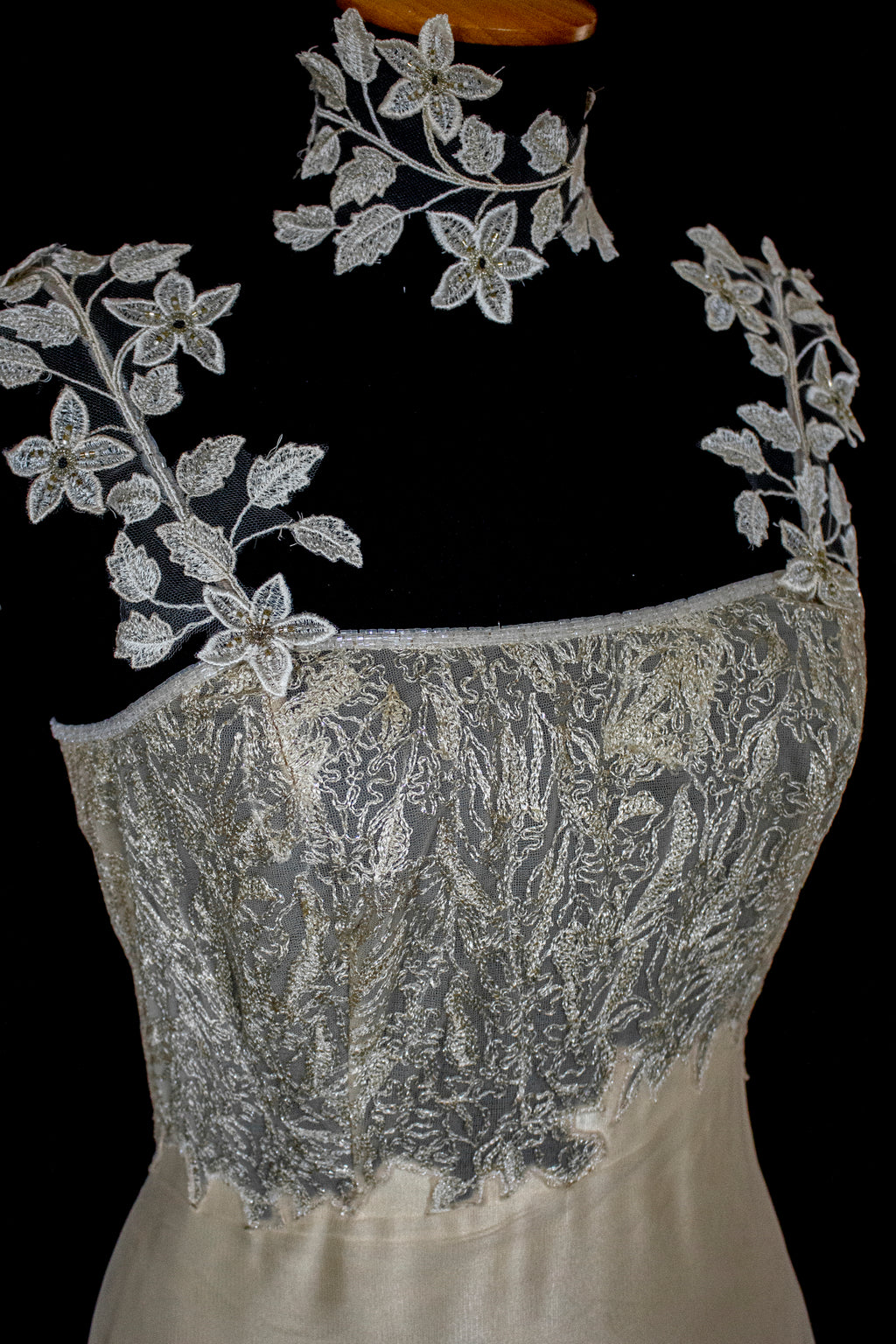 332 - GOLDEN SILK TULLE VINTAGE WEDDING DRESS: UNIQUE A-LINE SLIP GOWN WITH FLORAL DETAILS & TRAIN - Vague atelier