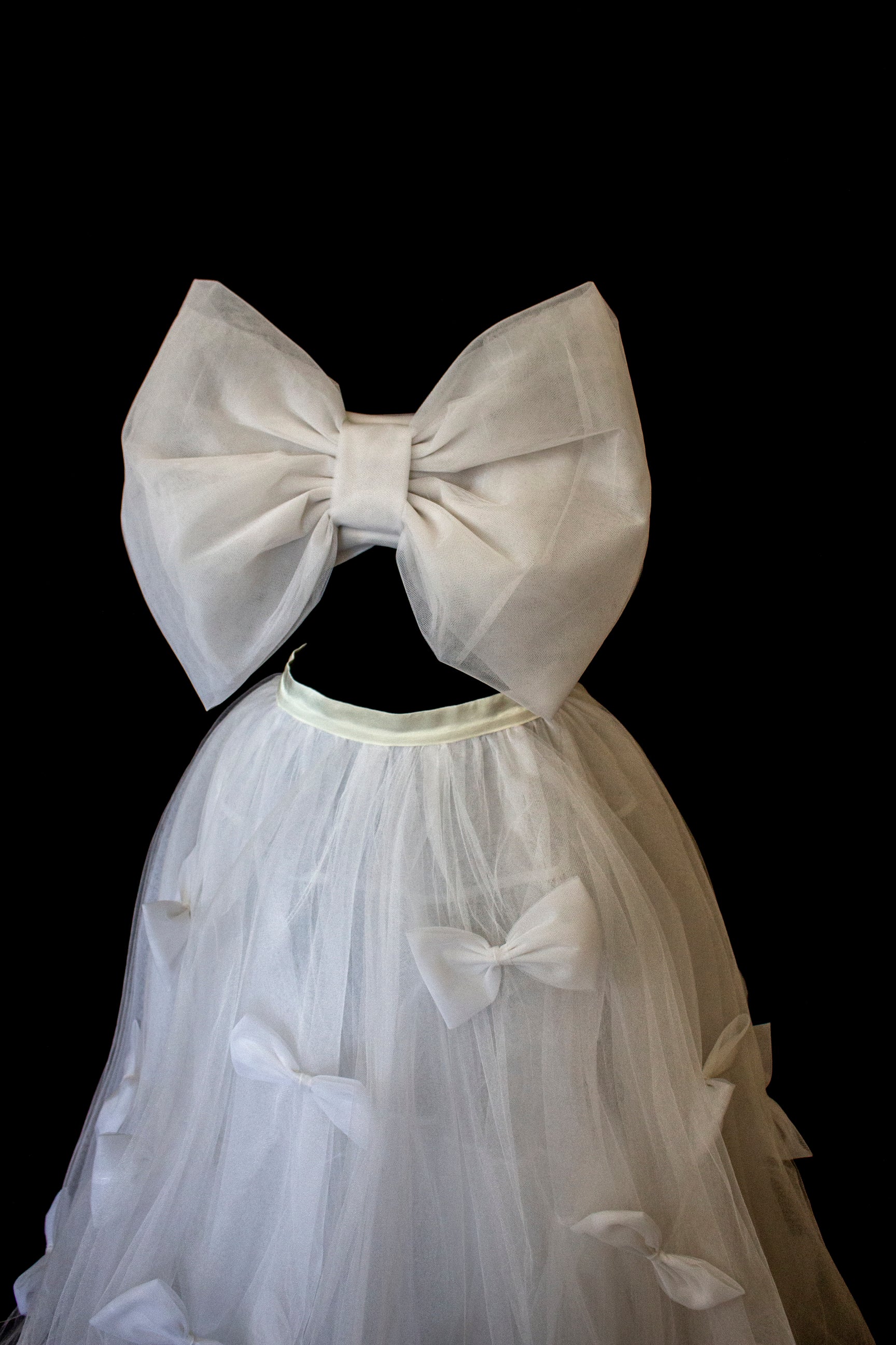 236 - VINTAGE TWO-PIECE TULLE WEDDING DRESS: CROP TOP WITH MAXI BOW & BIG BALL GOWN SKIRT - WHITE 90s STYLE - Vague atelier