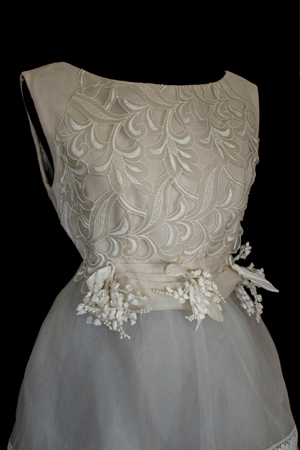 315 - UNIQUE MULTILAYER FLORAL BRIDAL GOWN: 1940S PEPLUM & UPCYCLED MULTI-ERA VINTAGE LACE DRESS - Vague atelier