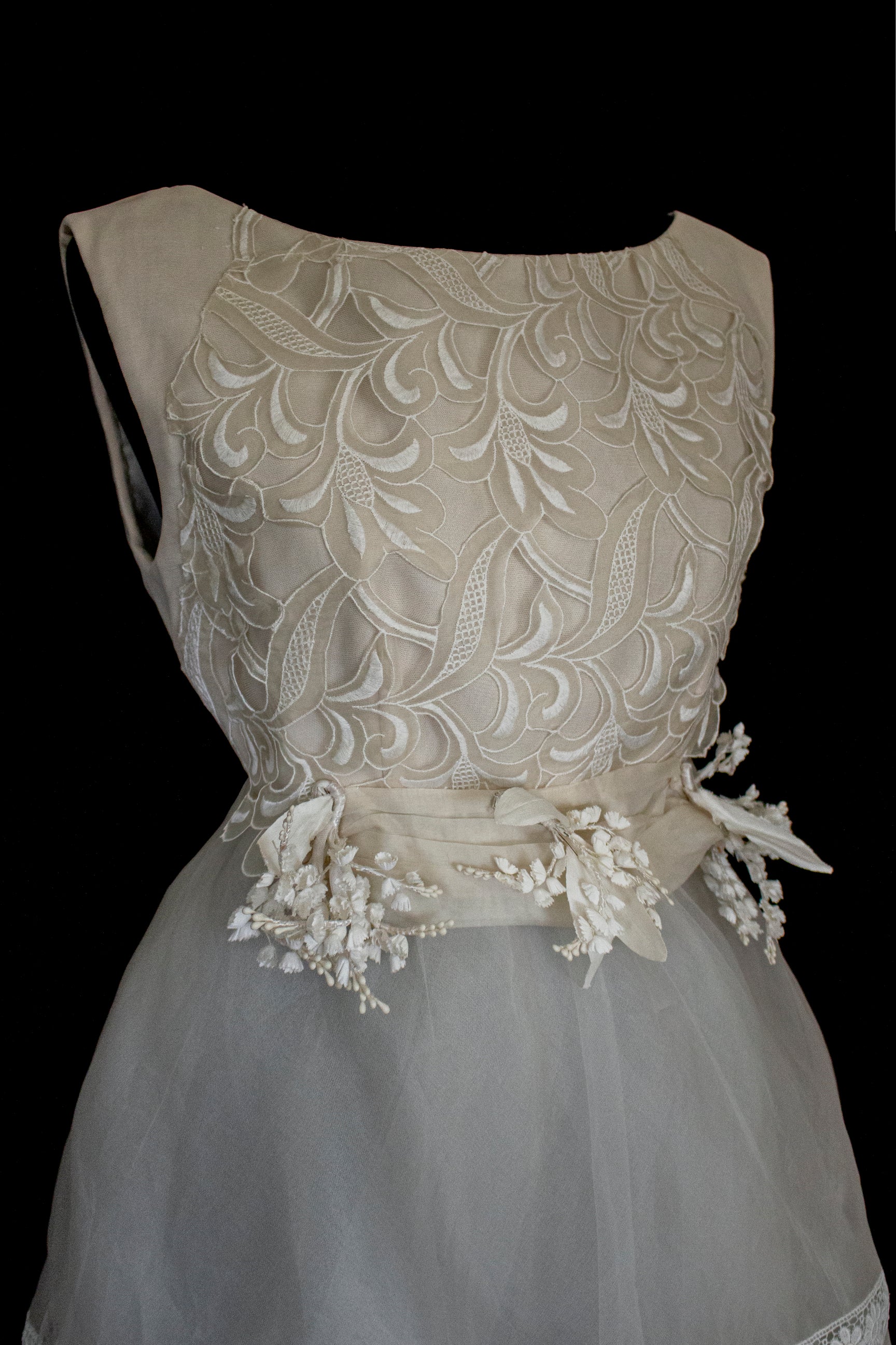 315 - UNIQUE MULTILAYER FLORAL BRIDAL GOWN: 1940S PEPLUM & UPCYCLED MULTI-ERA VINTAGE LACE DRESS - Vague atelier