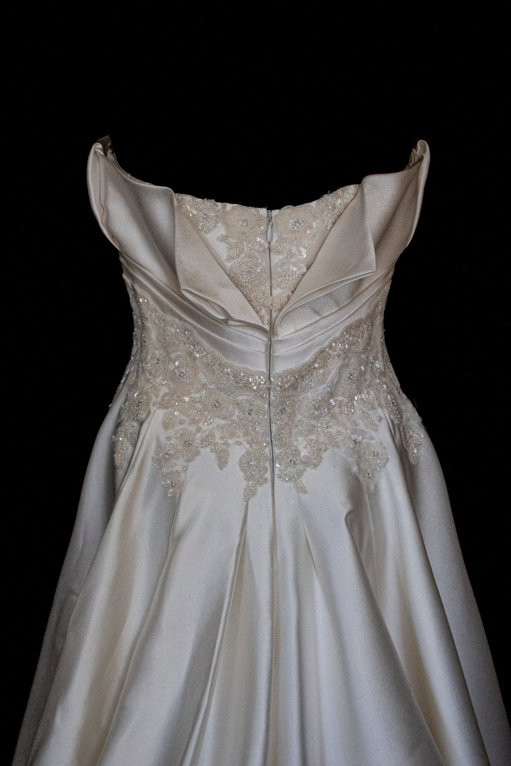 316 - STRAPLESS SILK MIKADO WEDDING DRESS: STRUCTURED A-LINE GOWN WITH HEART NECKLINE & TRAIN - Vague atelier