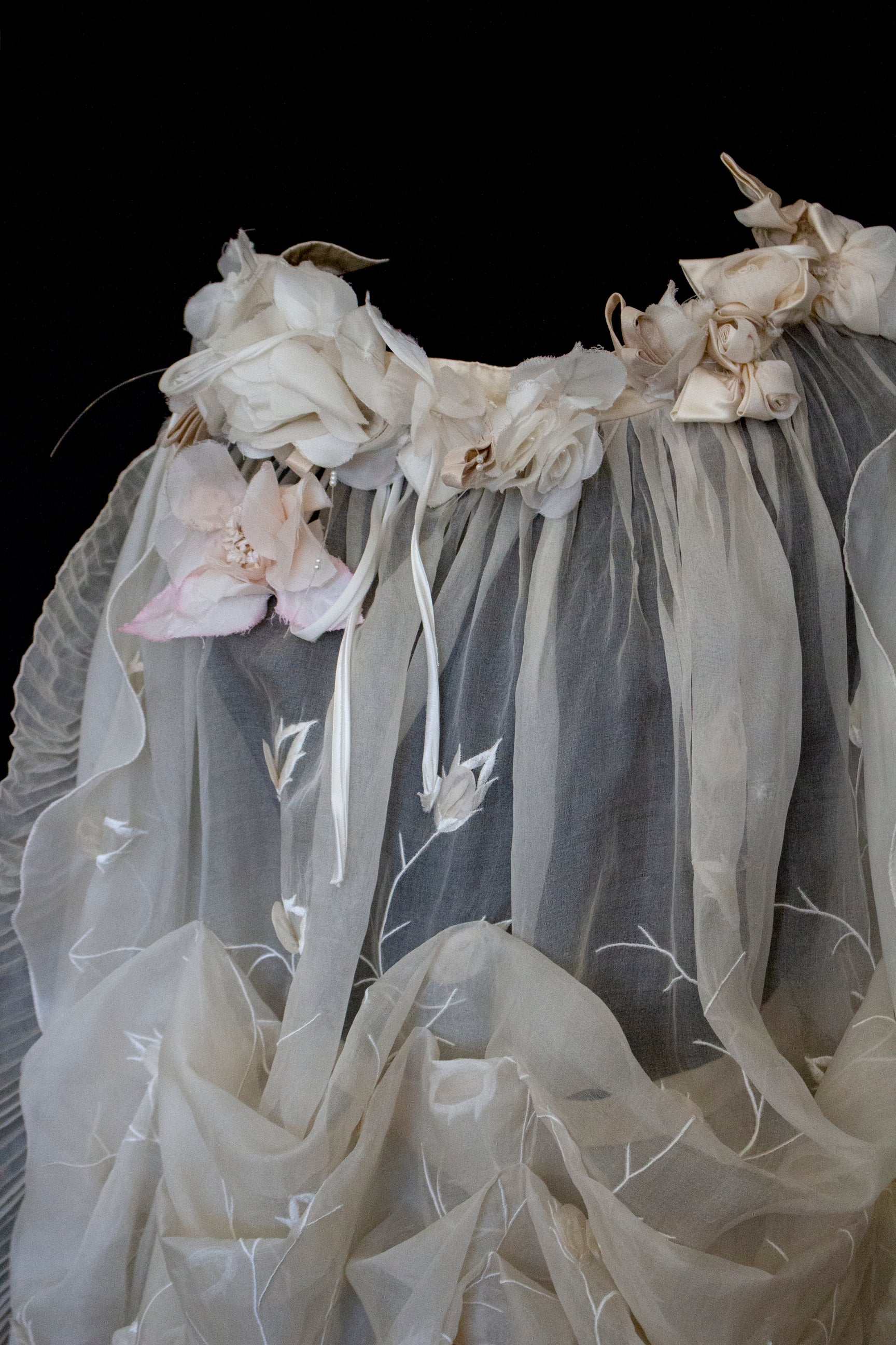 323 - BUCOLIC SILK ORGANDIE WEDDING SET: VINTAGE BUTTERFLY CAPE & DRAPED SKIRT - Vague atelier