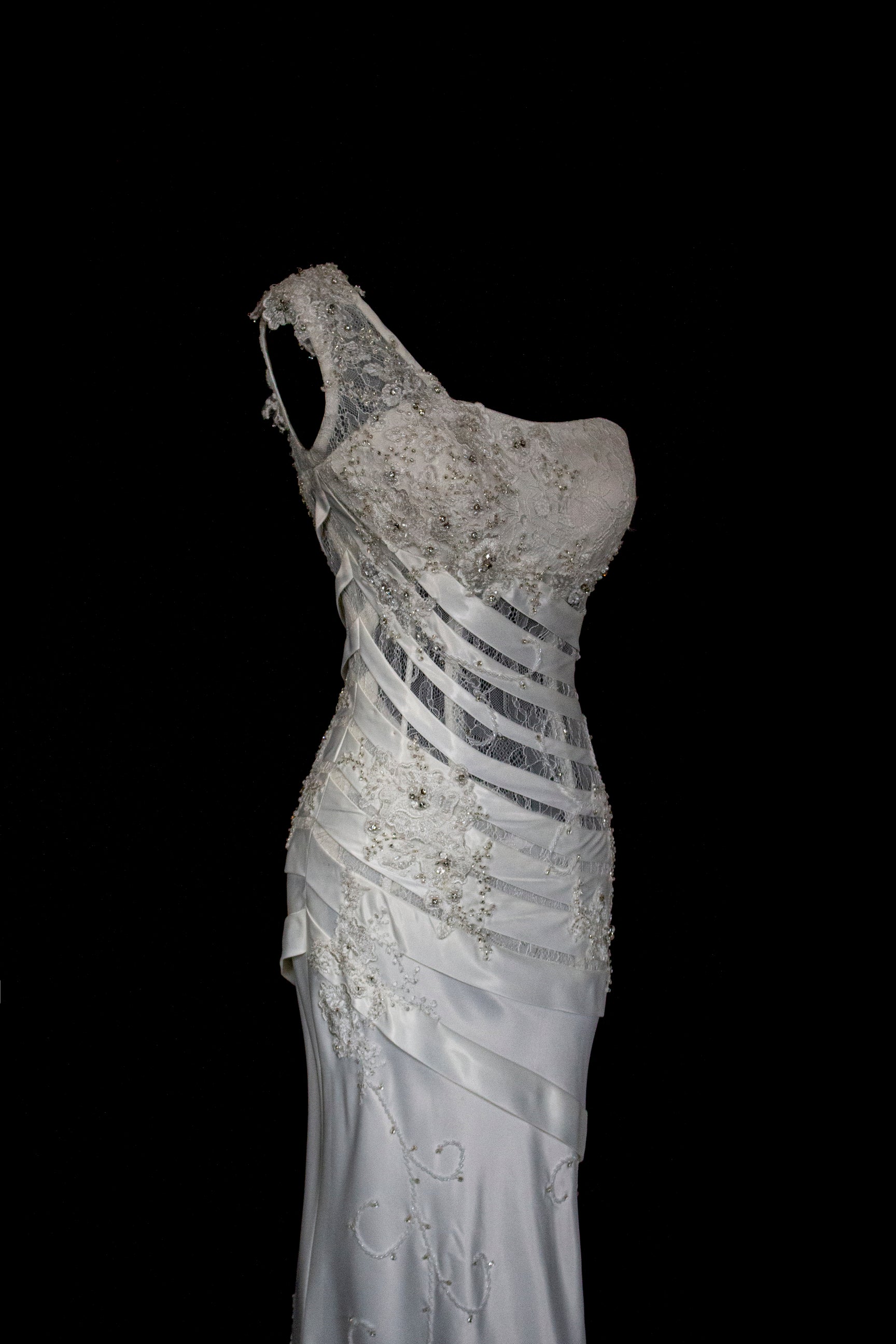 328 - SENSUAL Y2K VINTAGE BRIDAL MERMAID: SHEER ONE-SHOULDER STRETCH SATIN WITH EMBROIDERY - Vague atelier