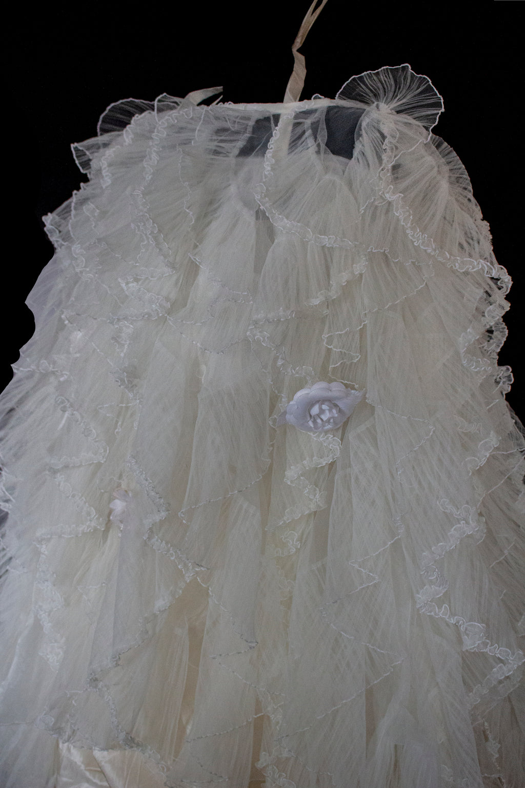 335 - ROMANTIC CREAM SILK TAFFETA VINTAGE WEDDING DRESS: UNIQUE 3-PIECE BALL GOWN WITH RUFFLED CLOUD CAPE - Vague atelier