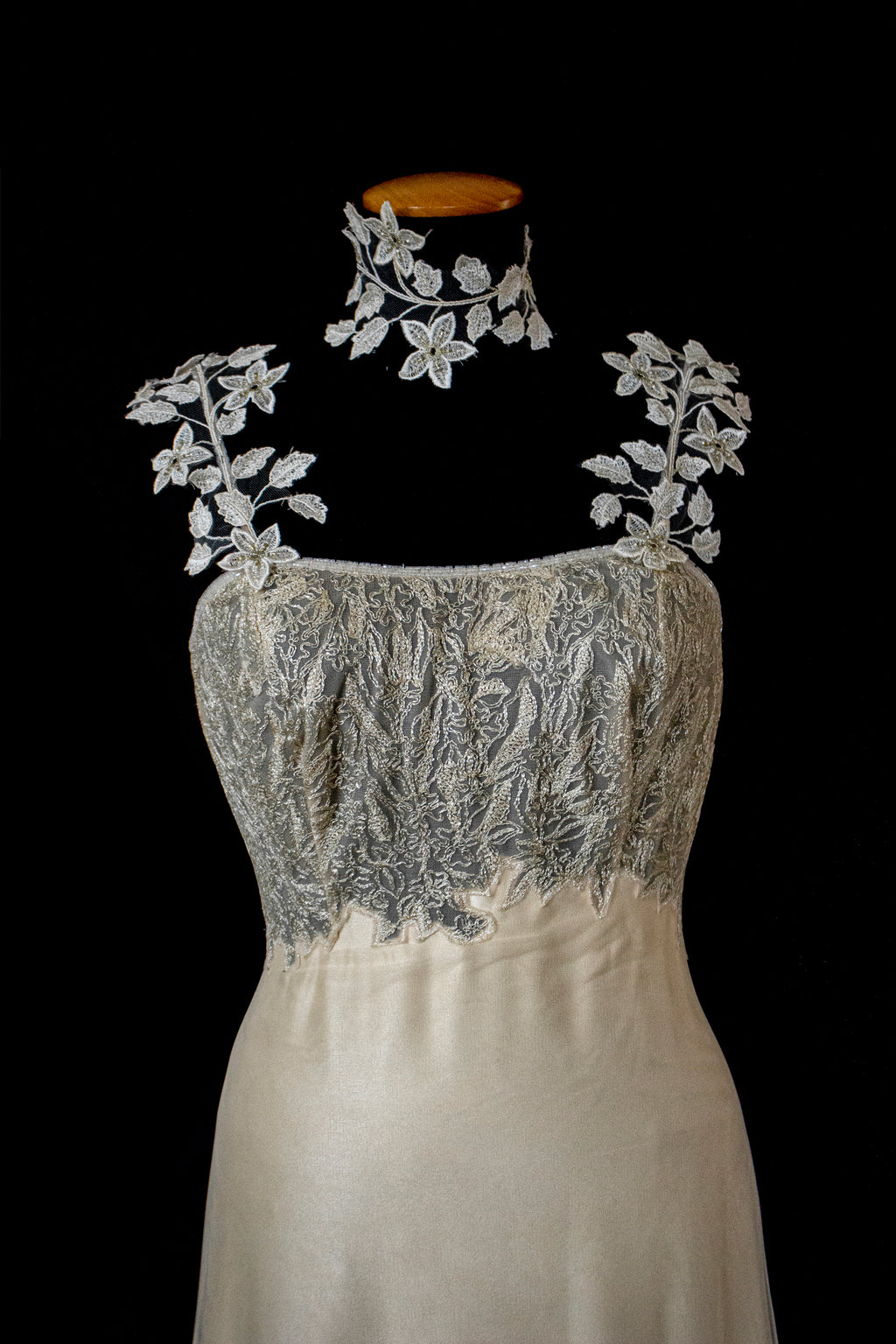 332 - GOLDEN SILK TULLE VINTAGE WEDDING DRESS: UNIQUE A-LINE SLIP GOWN WITH FLORAL DETAILS & TRAIN - Vague atelier