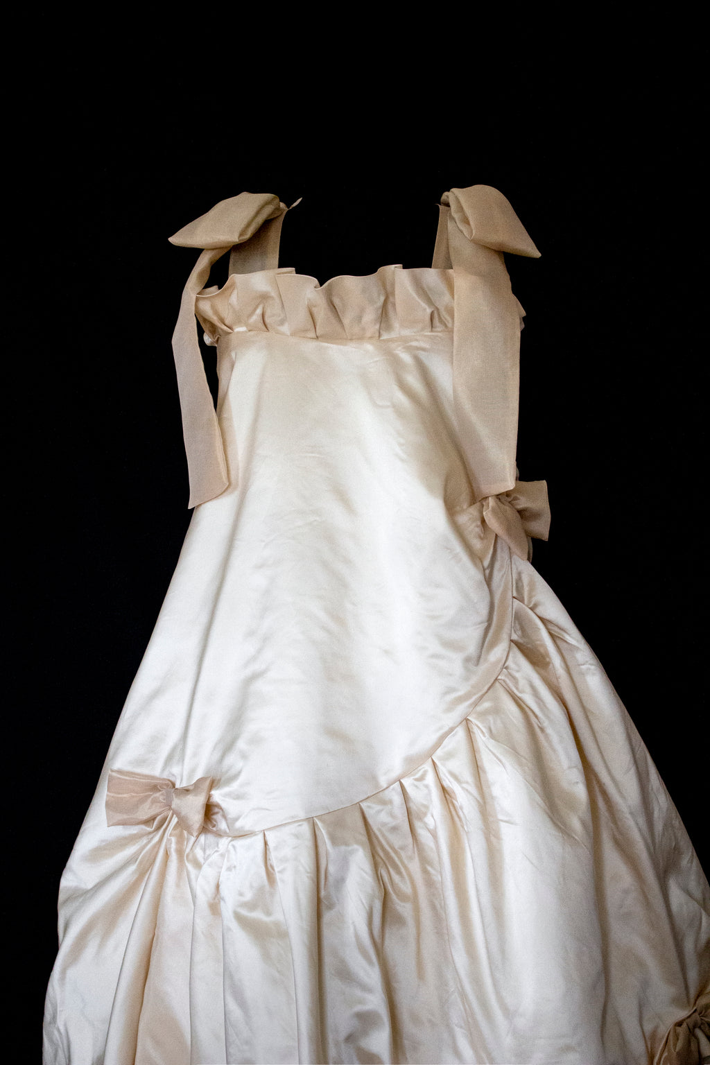 354 - UNIQUE SILK TAFFETA TRAPEZE WEDDING DRESS: CREAM & CARAMEL GOWN WITH MAXI ORGANZA BOWS, OPEN BACK & RUFFLES - Vague atelier