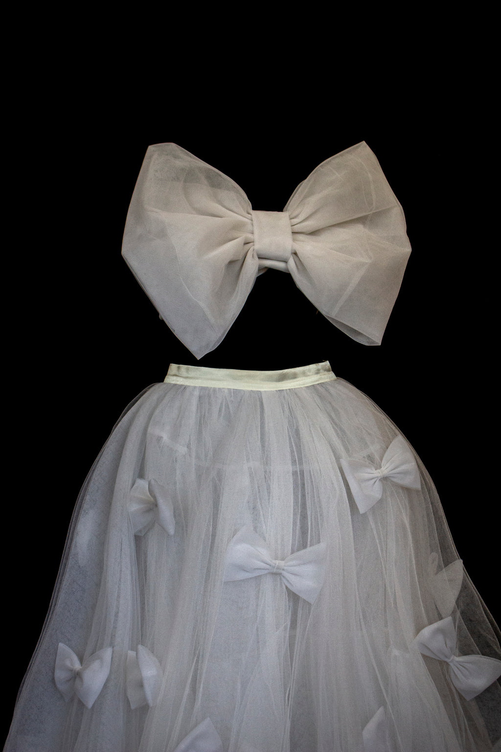 236 - VINTAGE TWO-PIECE TULLE WEDDING DRESS: CROP TOP WITH MAXI BOW & BIG BALL GOWN SKIRT - WHITE 90s STYLE - Vague atelier