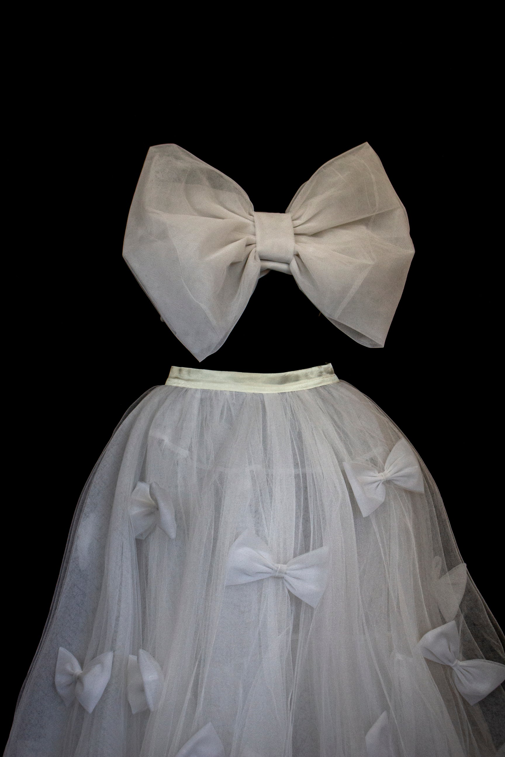 236 - VINTAGE TWO-PIECE TULLE WEDDING DRESS: CROP TOP WITH MAXI BOW & BIG BALL GOWN SKIRT - WHITE 90s STYLE - Vague atelier