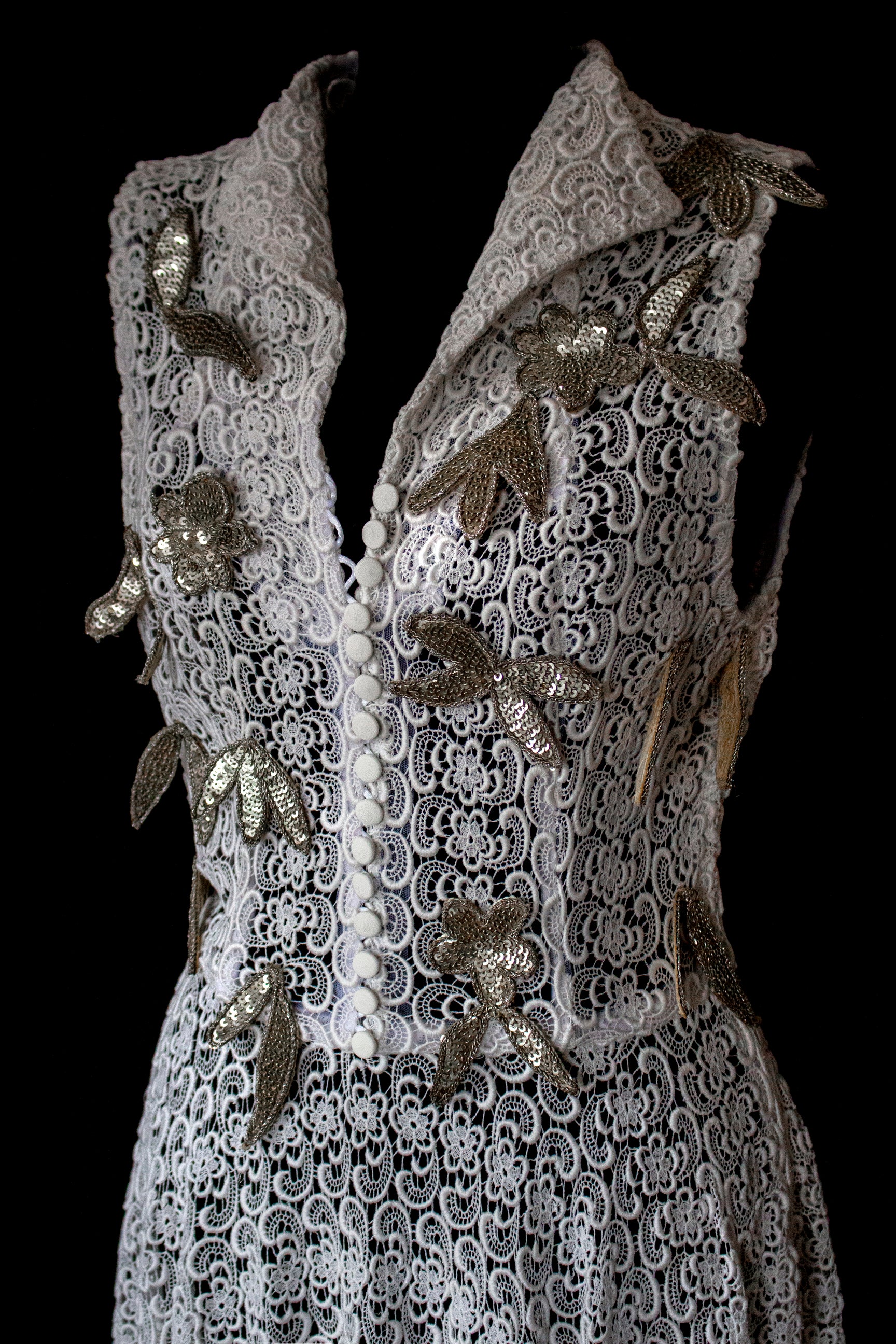 265 - RARE BOHO VINTAGE MACRAMÉ LACE SHIRT-DRESS: SOPHISTICATED CHEMISIER BRIDAL GOWN WITH SILVER SEQUINS - Vague atelier