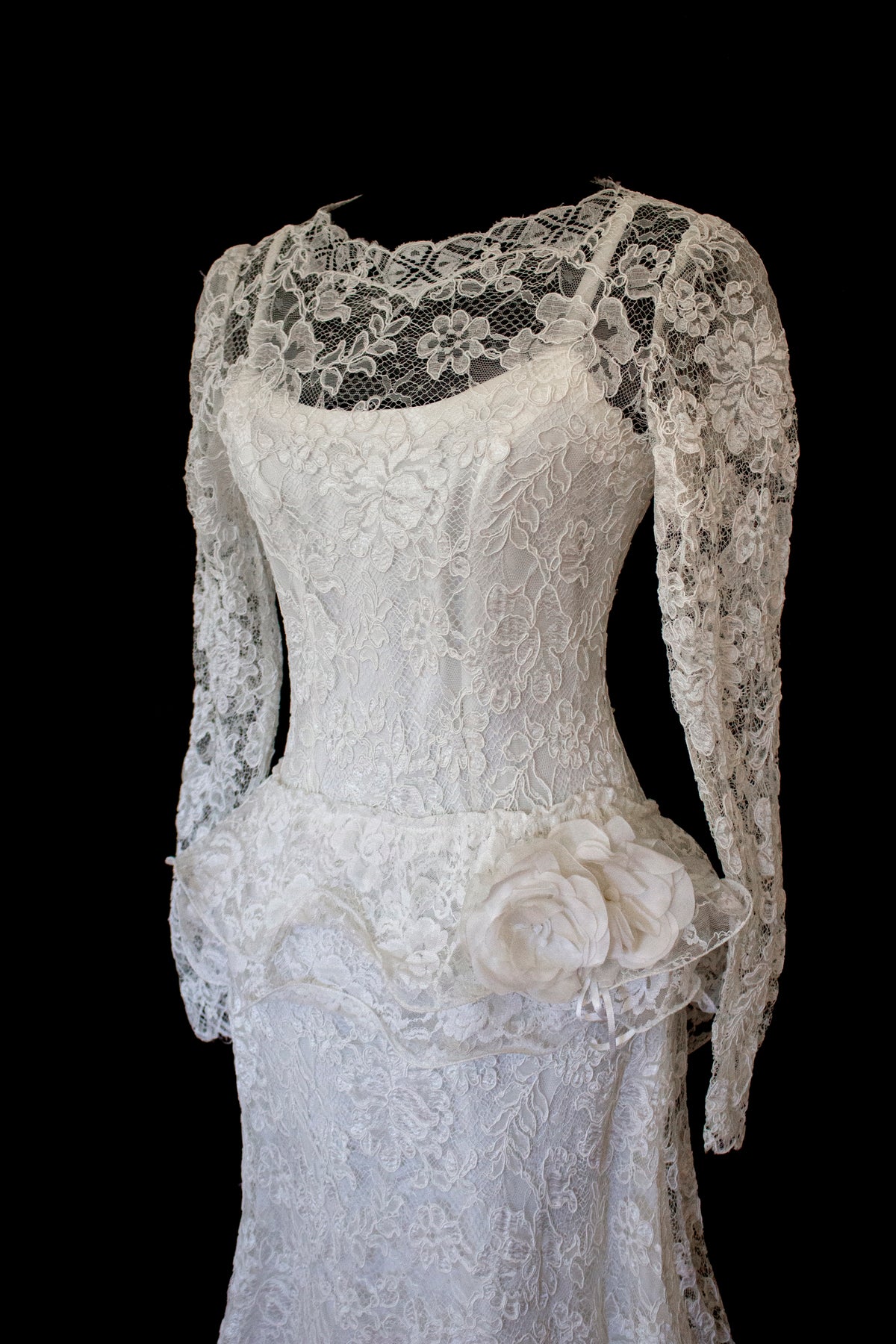 1980s Vintage Macramé Lace Sheath Wedding Dress | Full Train Gown - 377
