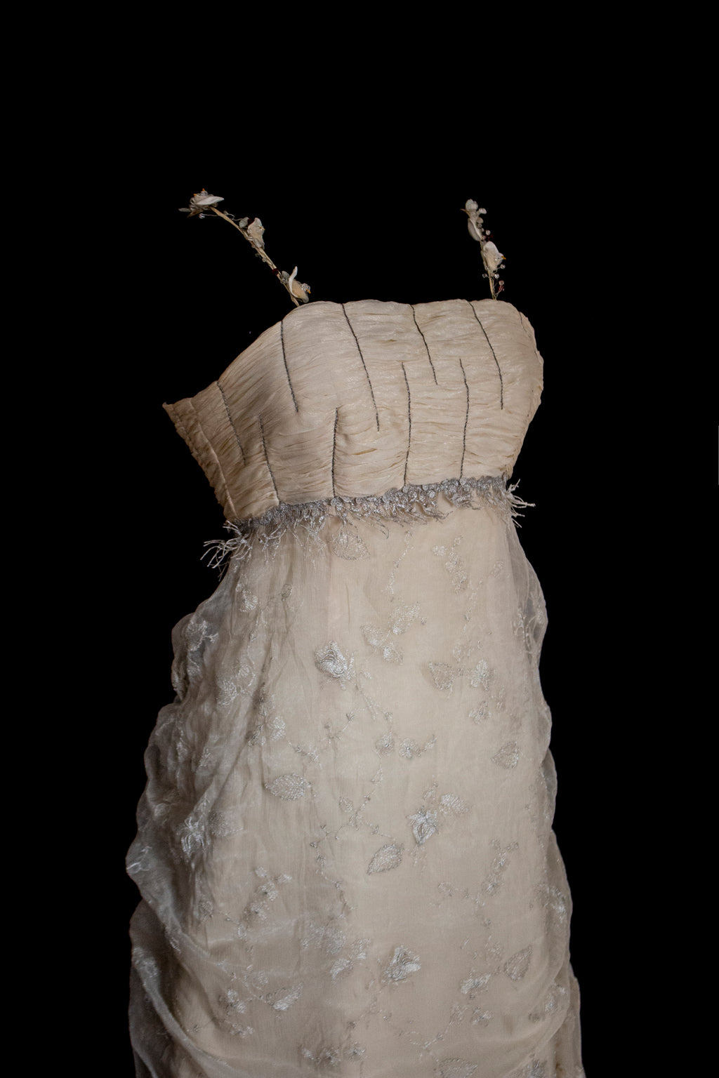 336 - DARK BEIGE SILK EMPIRE WEDDING DRESS: VINTAGE 90s GOWN WITH ROARING 20s DETAILS & SILVER EMBROIDERY - Vague atelier