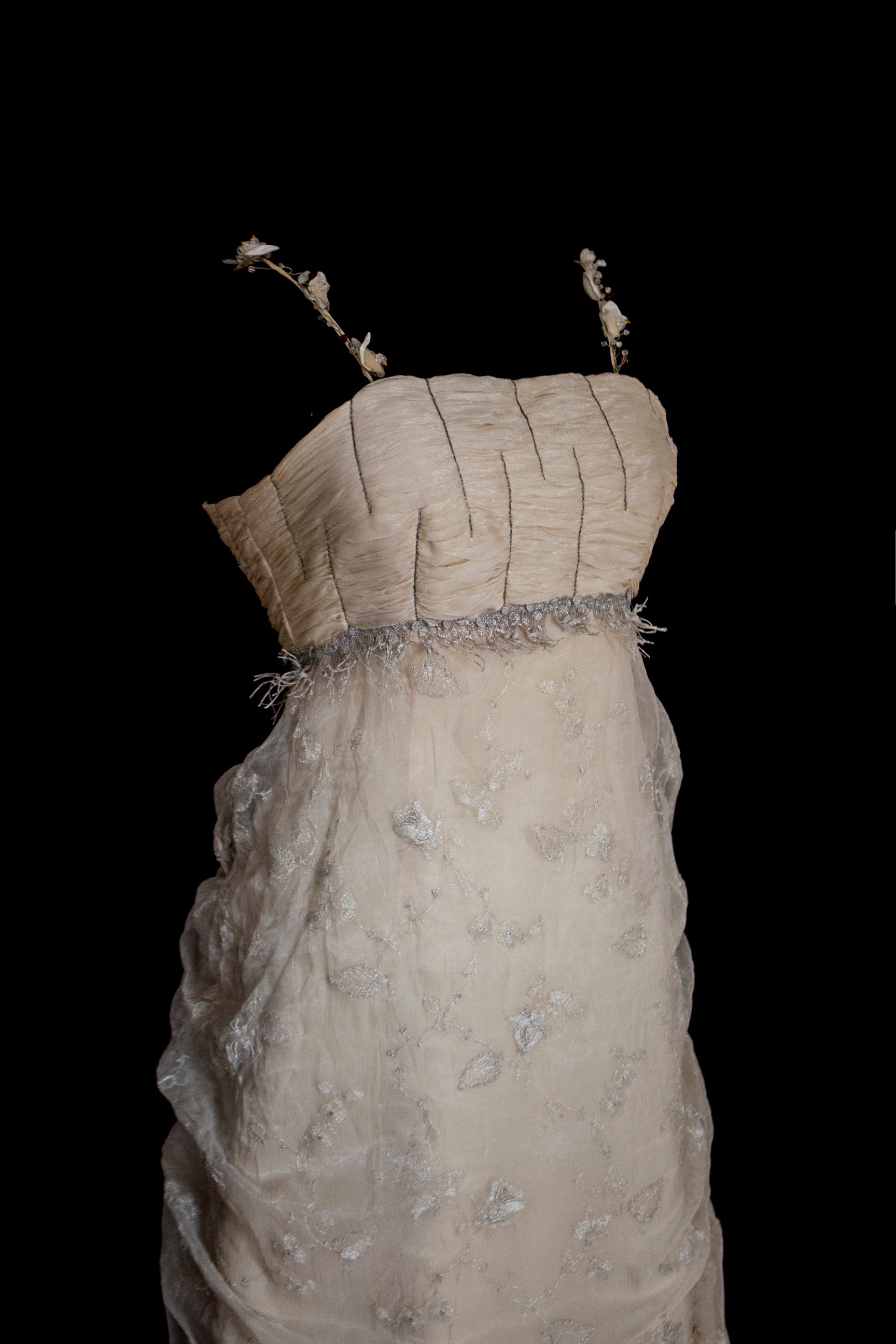 336 - DARK BEIGE SILK EMPIRE WEDDING DRESS: VINTAGE 90s GOWN WITH ROARING 20s DETAILS & SILVER EMBROIDERY - Vague atelier