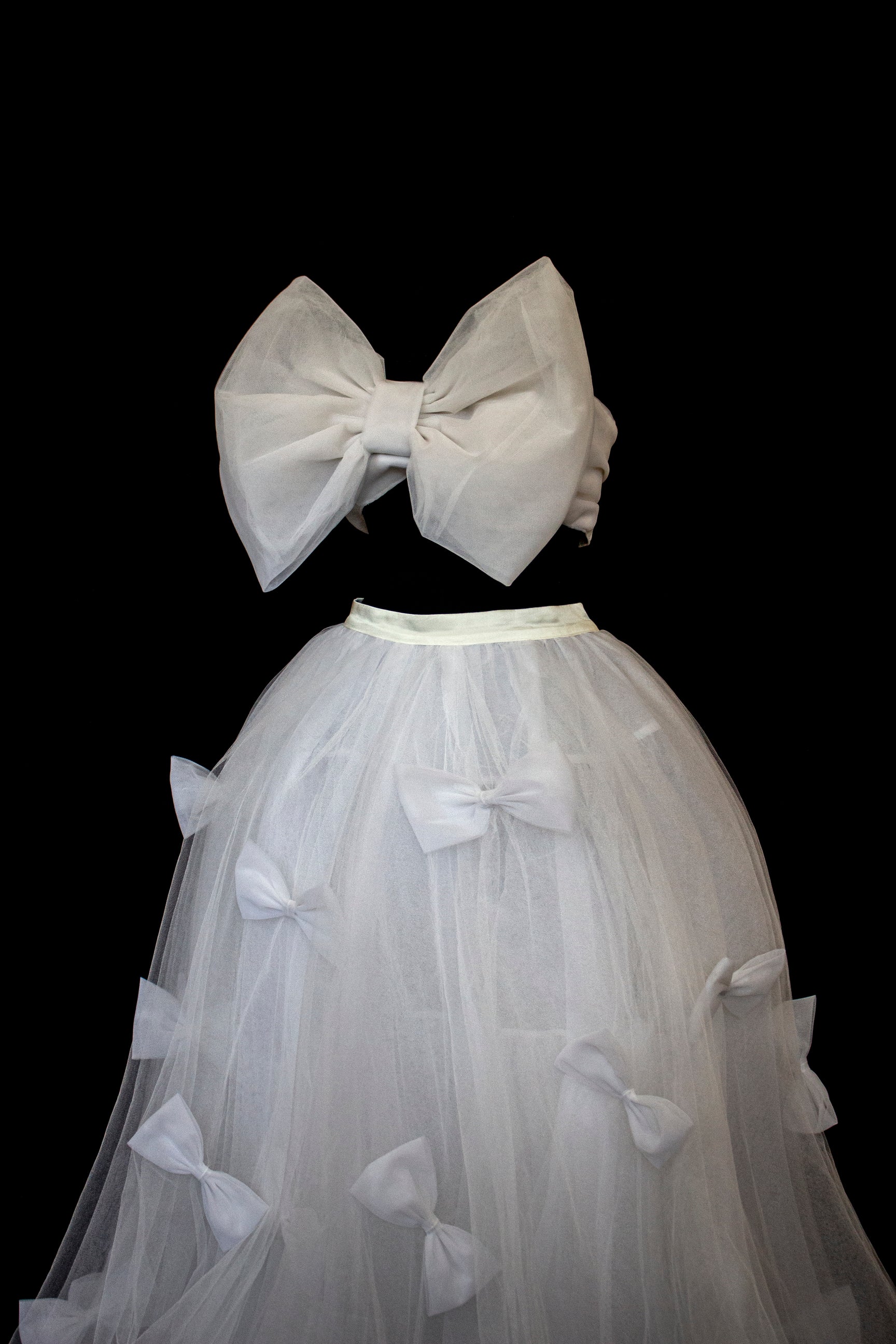 236 - VINTAGE TWO-PIECE TULLE WEDDING DRESS: CROP TOP WITH MAXI BOW & BIG BALL GOWN SKIRT - WHITE 90s STYLE - Vague atelier
