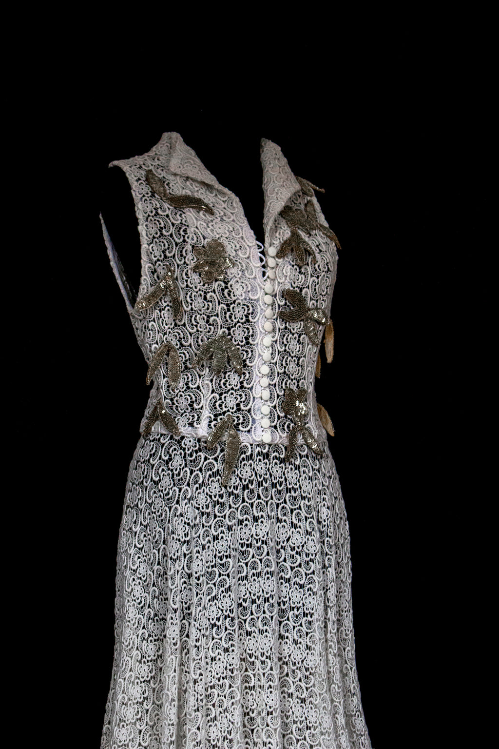 265 - RARE BOHO VINTAGE MACRAMÉ LACE SHIRT-DRESS: SOPHISTICATED CHEMISIER BRIDAL GOWN WITH SILVER SEQUINS - Vague atelier